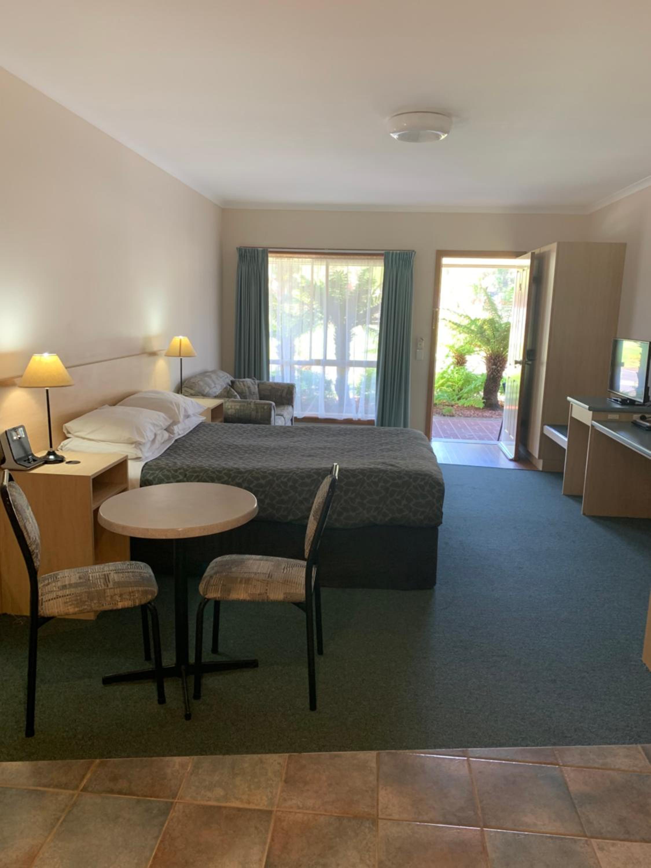 Queen Room with Spa Bath