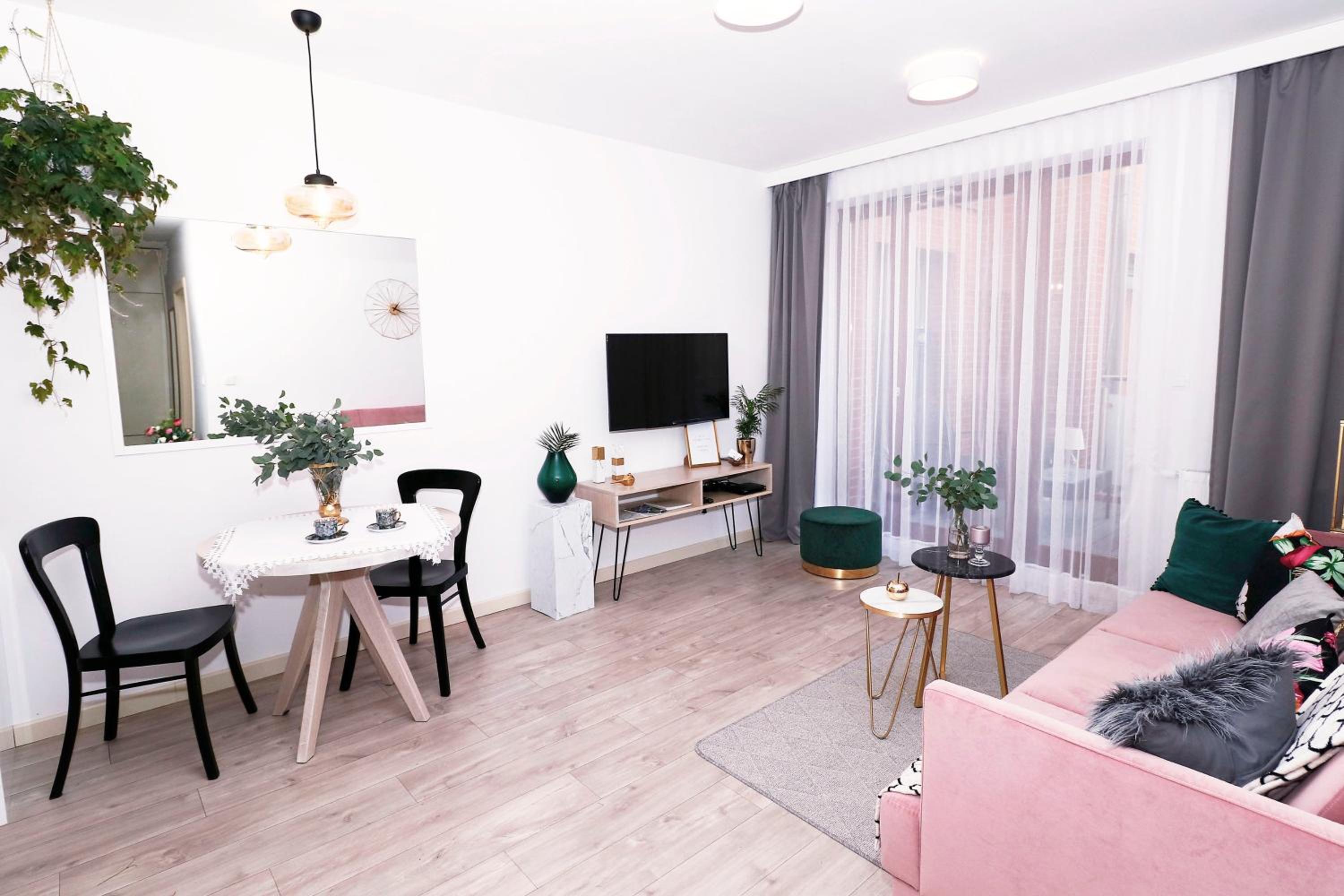Apartment with Terrace - Photo 8