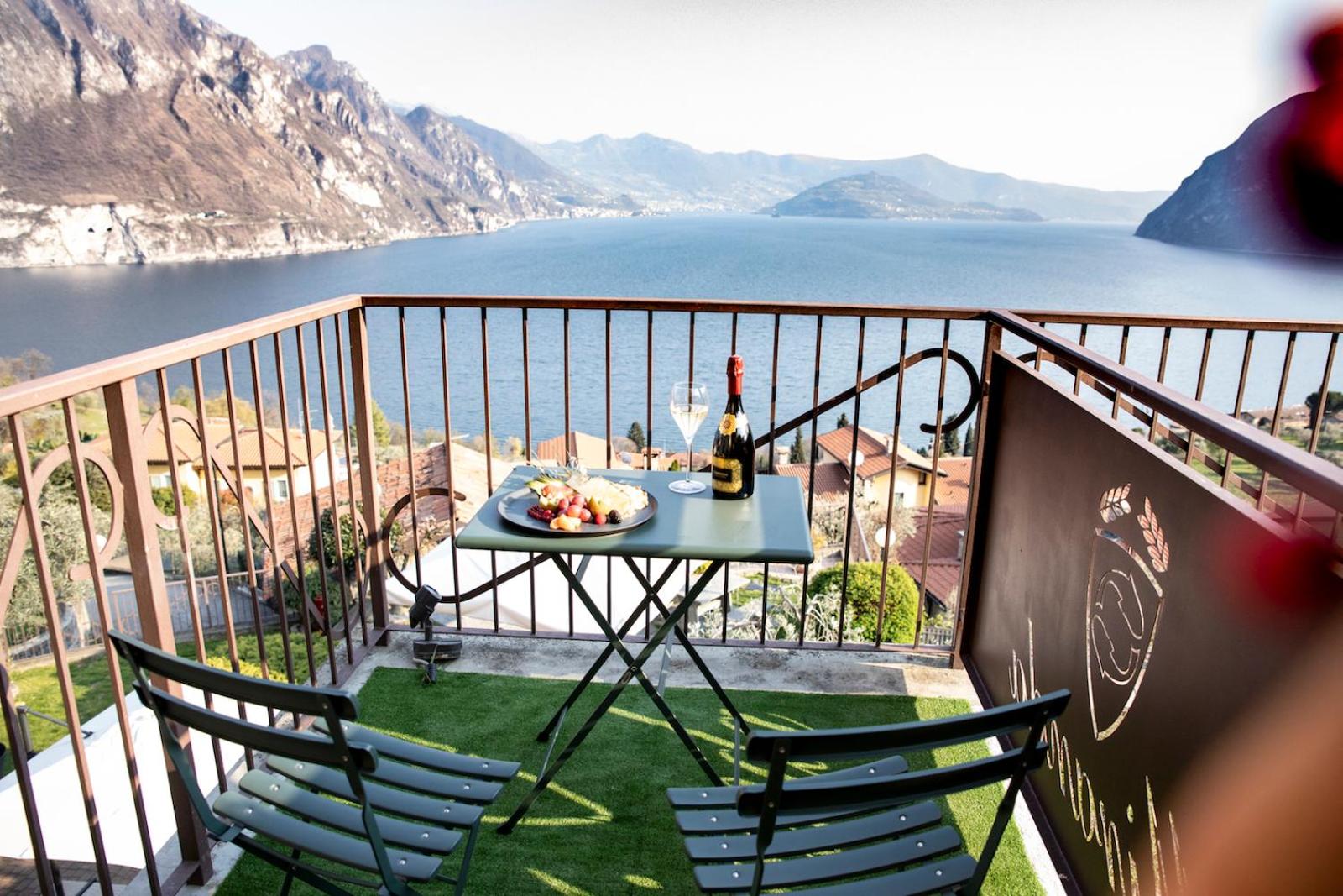 Superior Double or Twin Room with Lake View - Photo 3