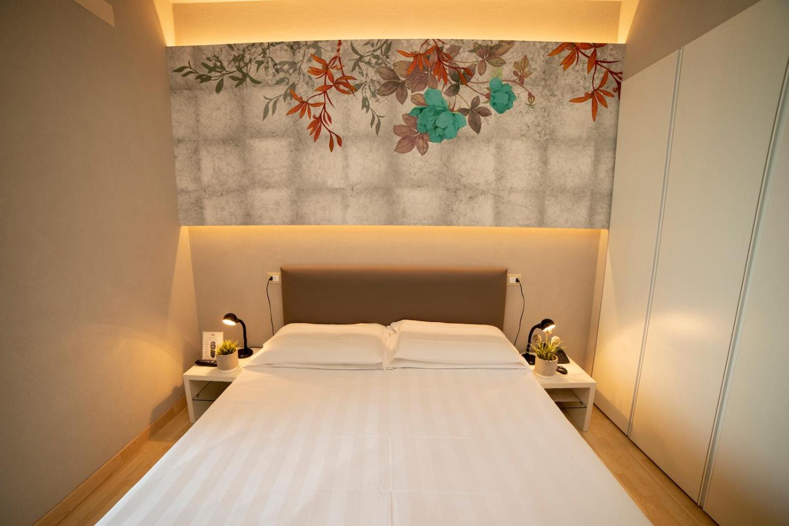 Double or Twin Room with Lake View - Photo 1