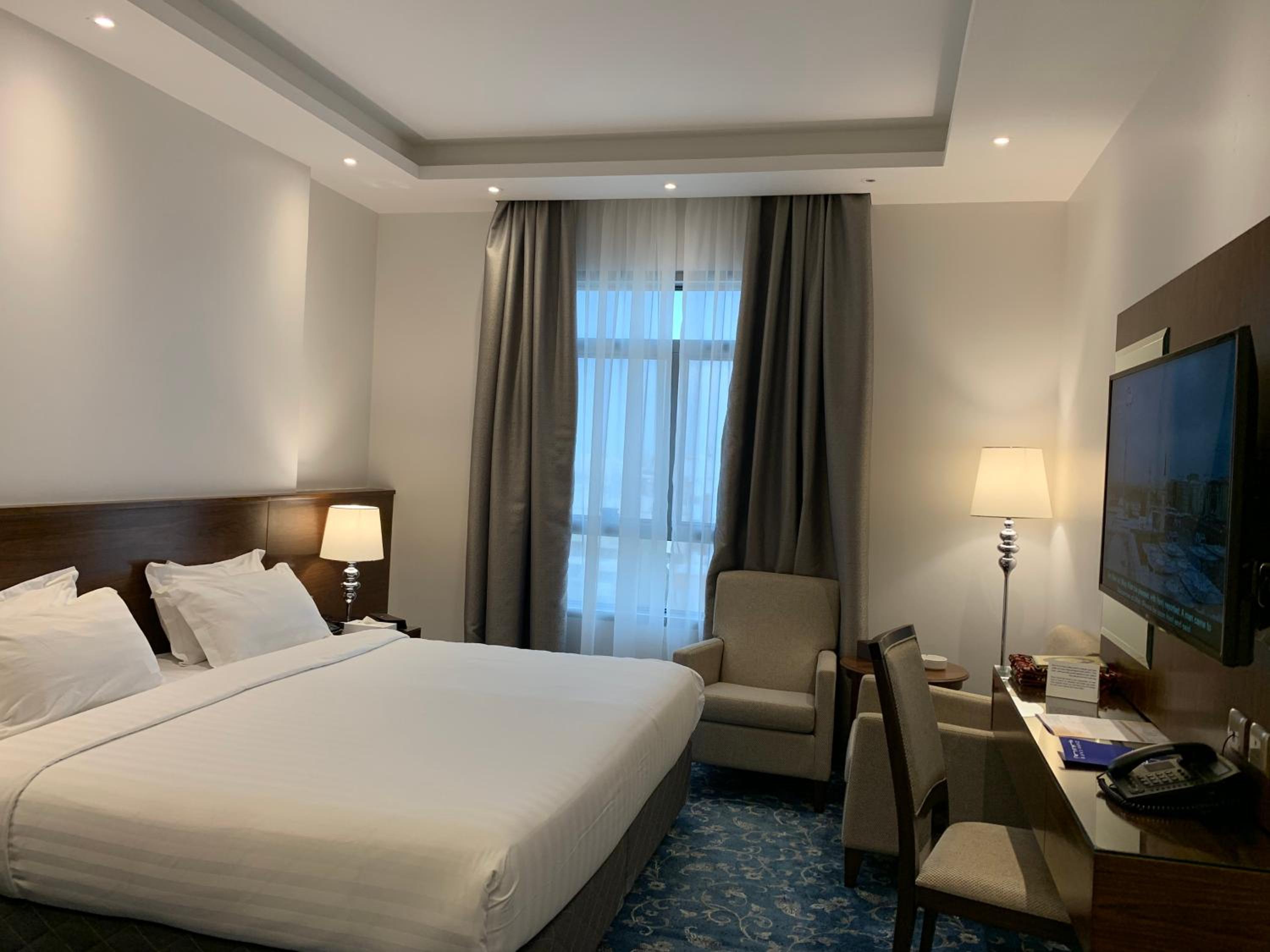 Standard King Room - Photo 4