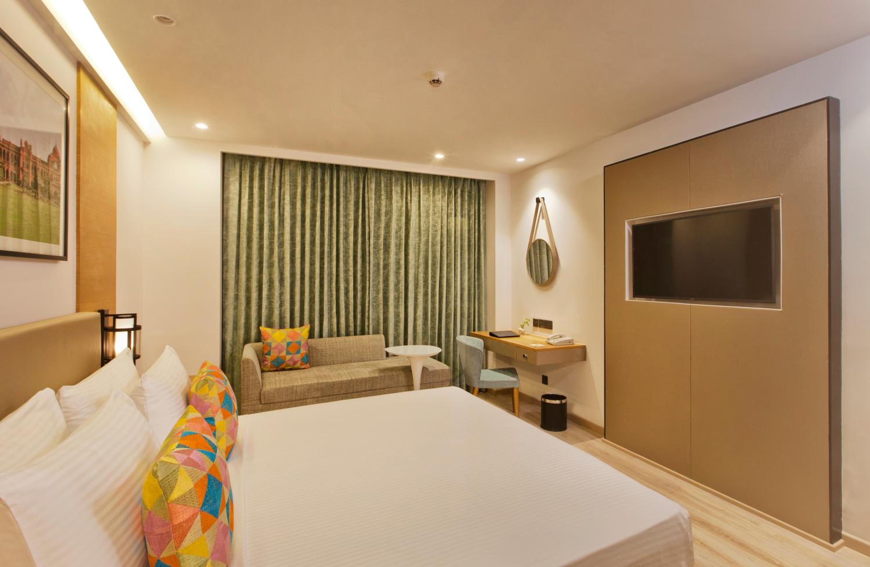 Executive Room with 2 pieces of Laundry photo 3