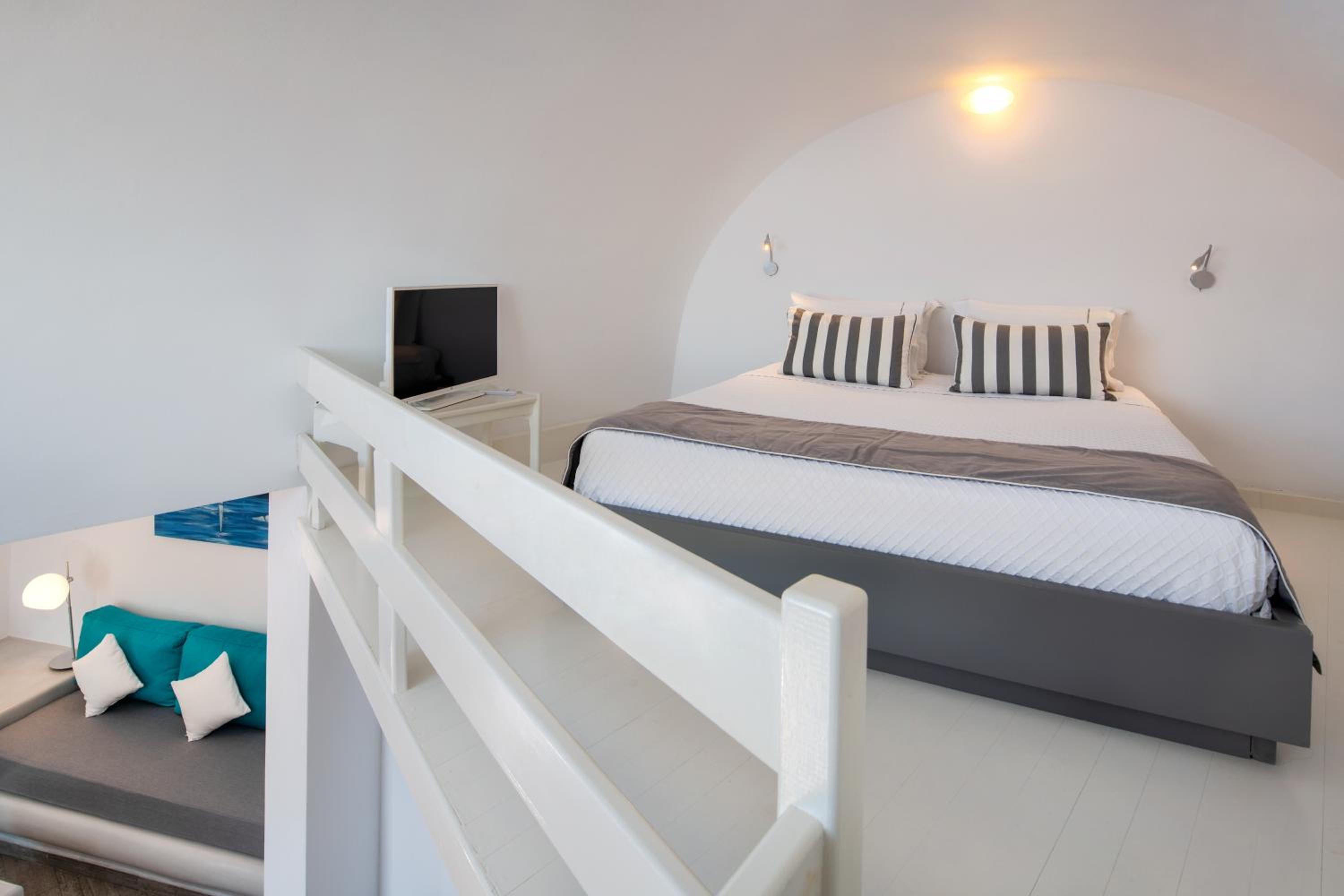 Executive Suite with Caldera View - Street Level - Photo 2