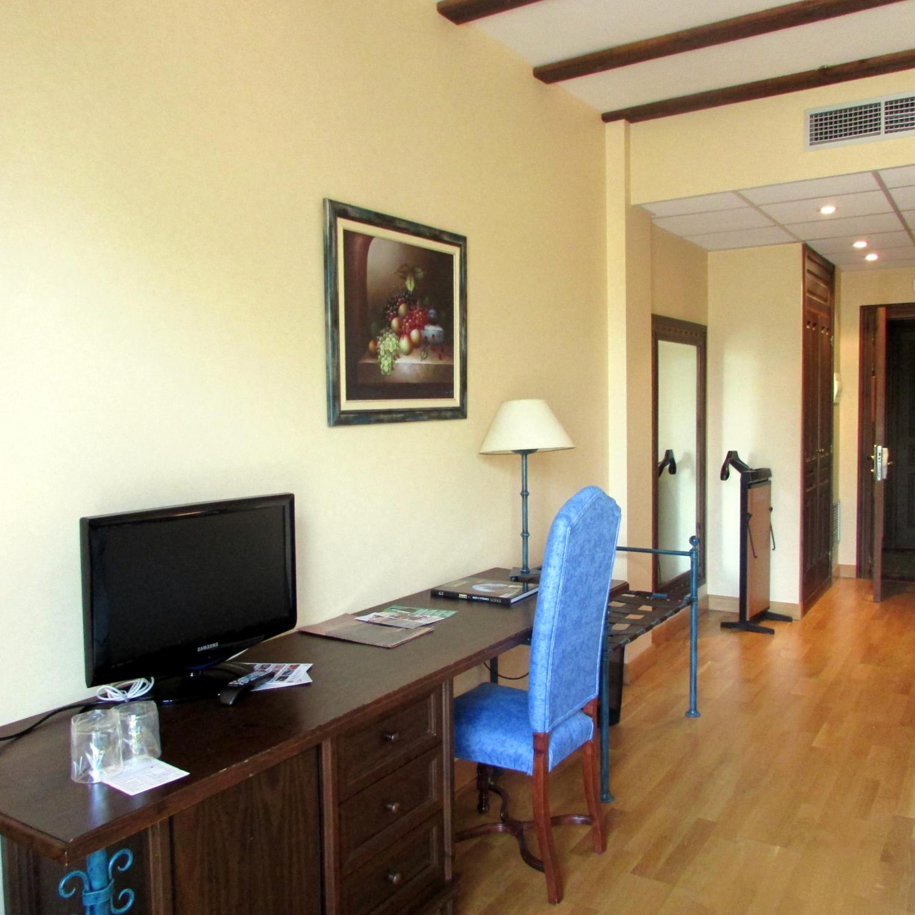 Double or Twin Room - Photo 19