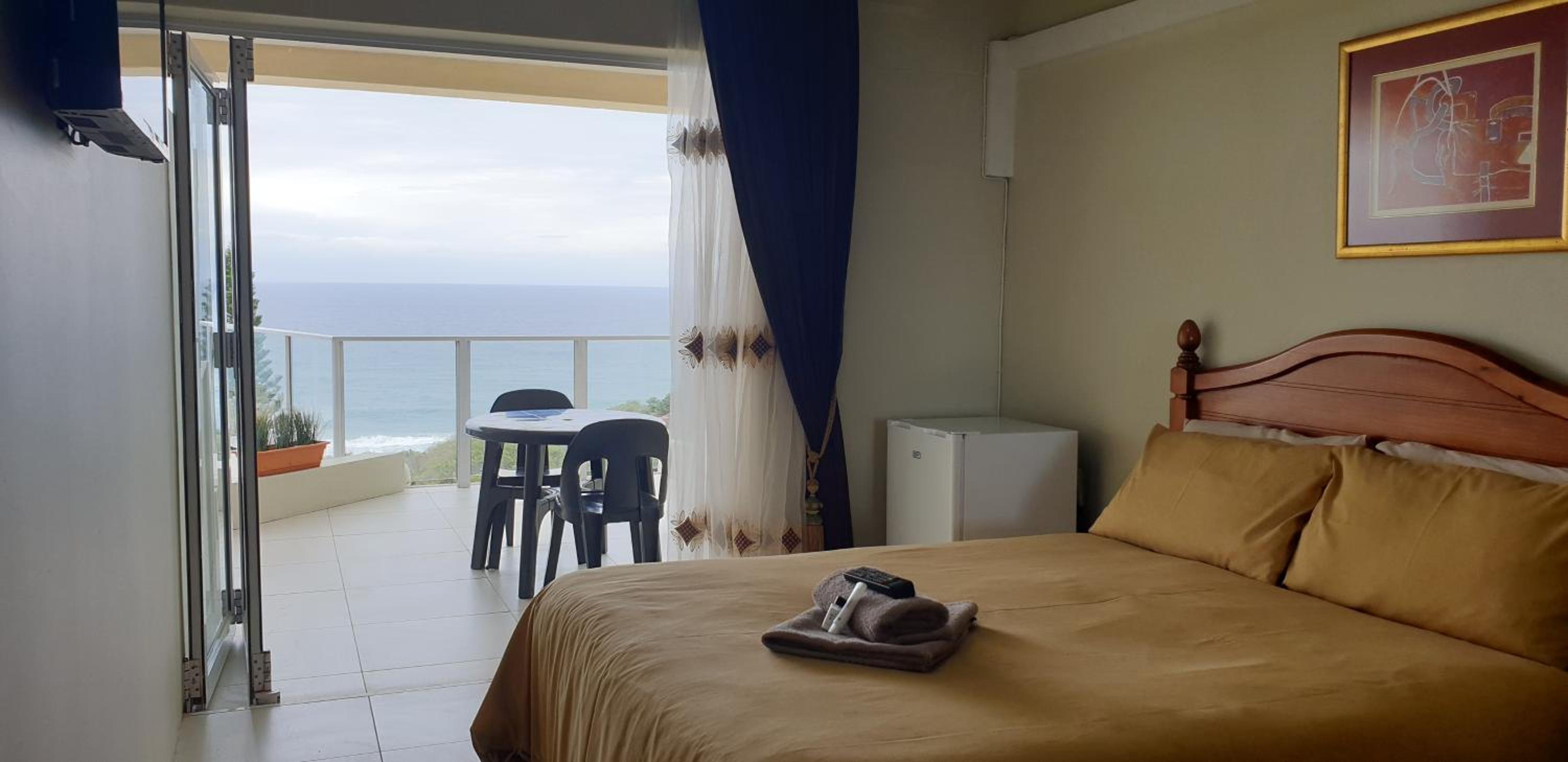 Double Room with Shared Bathroom-13