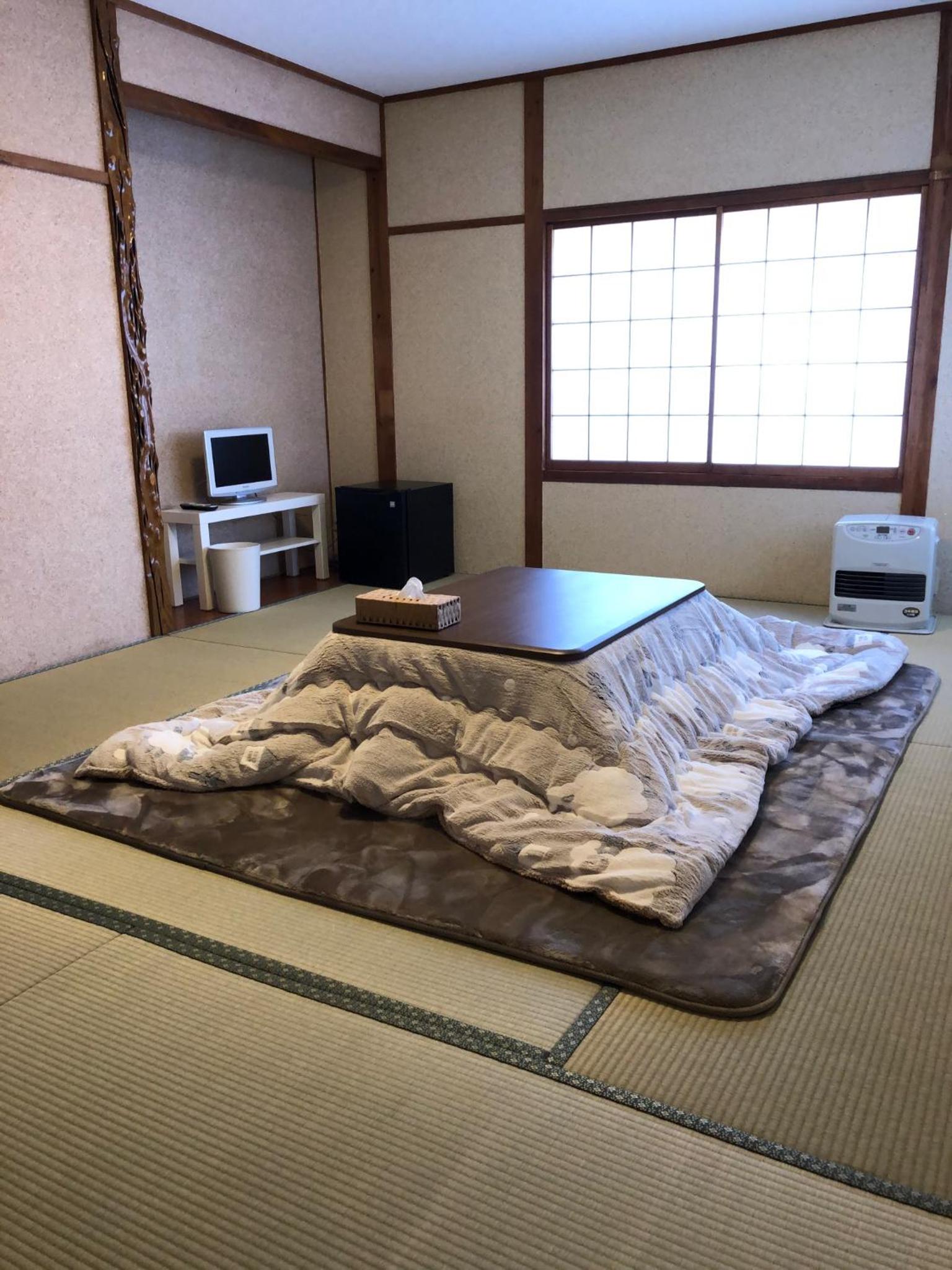 Economy Twin Room - Non-Smoking - Photo 1