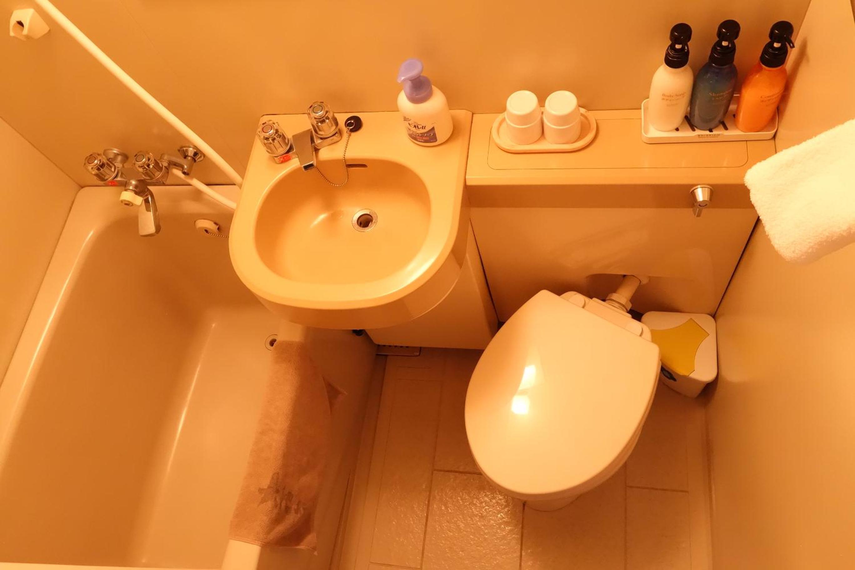 Small Room with 1 Small Double Bed and No View
