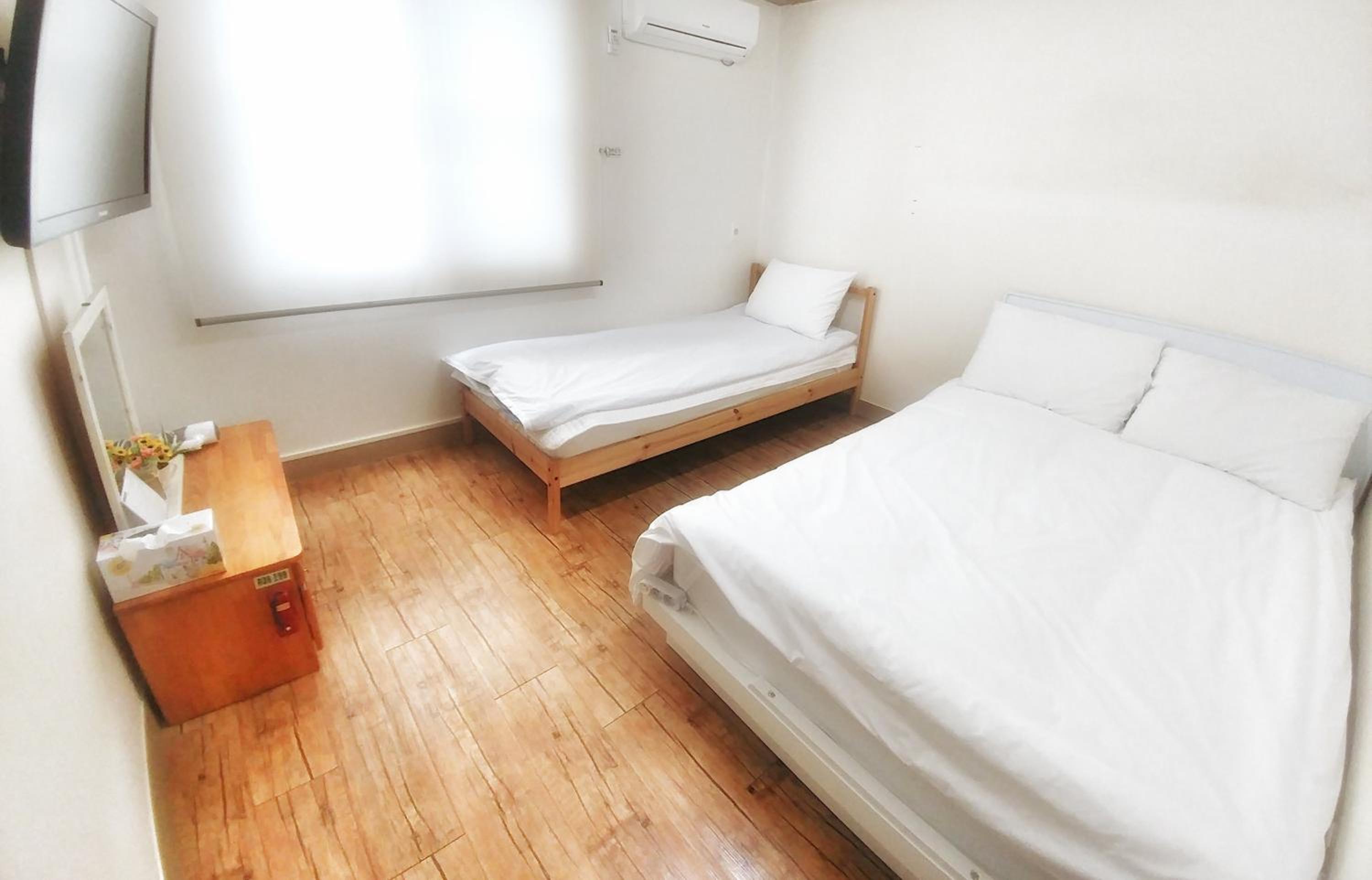 Triple Room with Bathroom photo 1