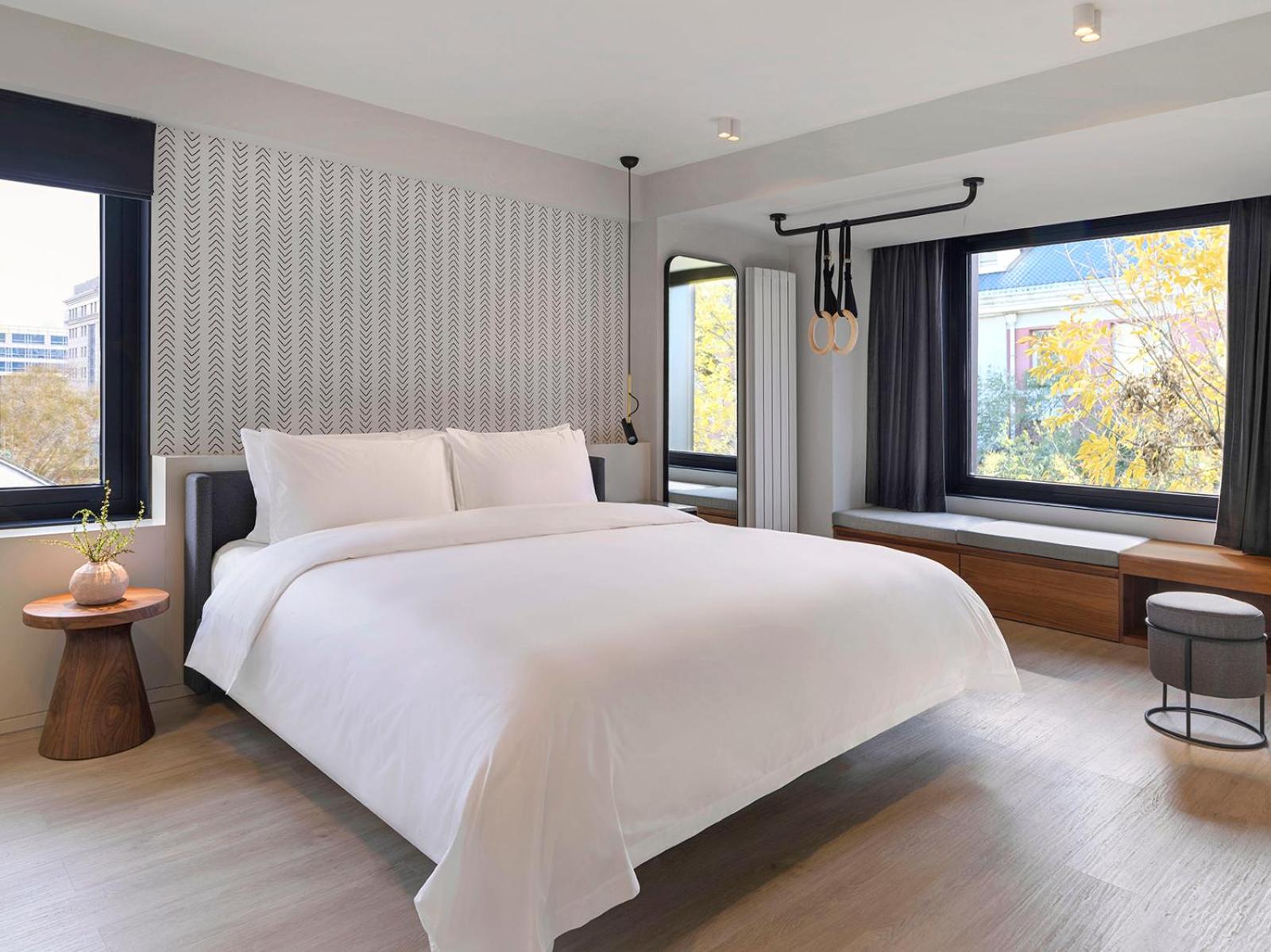 Suite - Photo 10