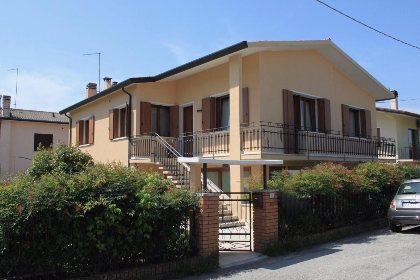 Three-Bedroom House photo 3