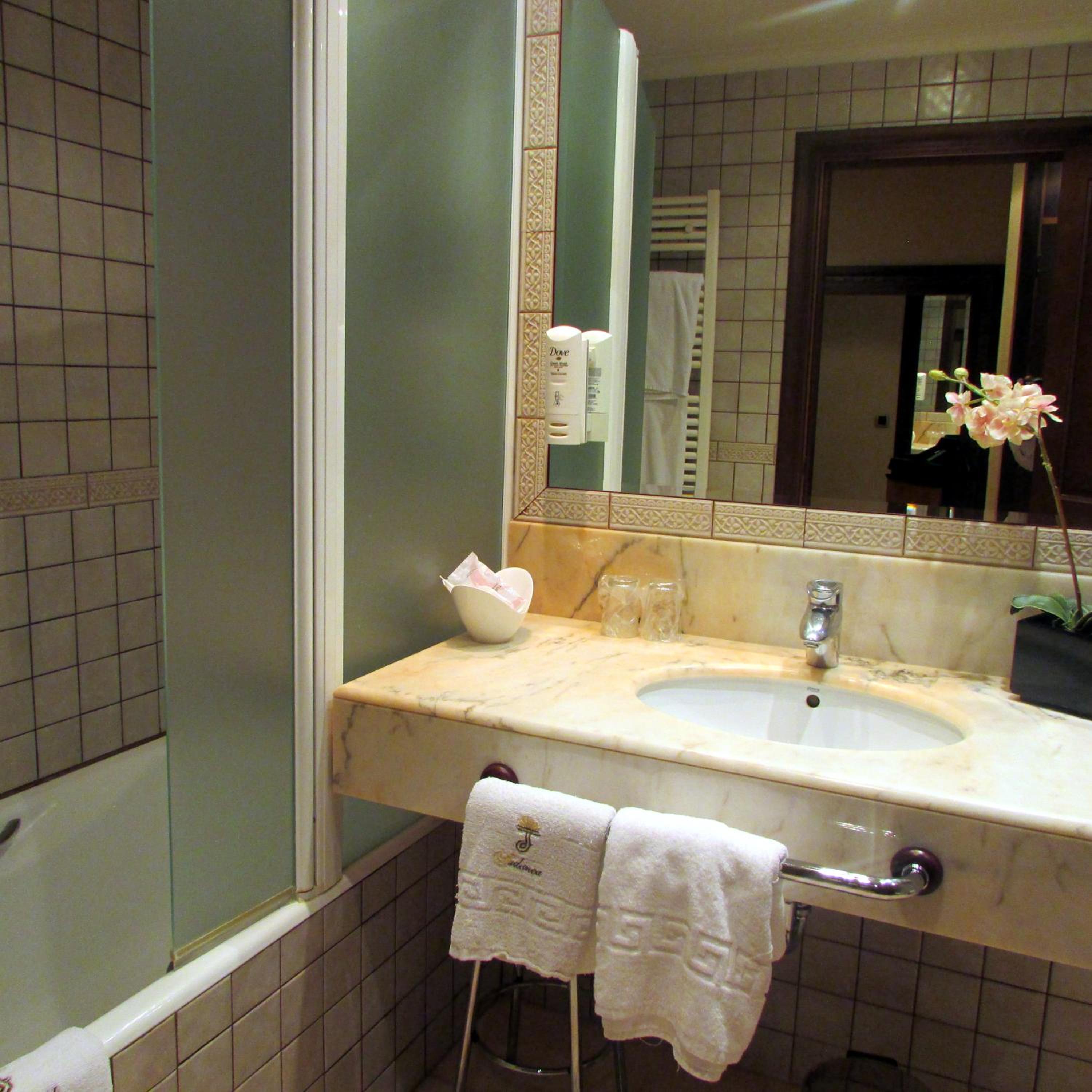 Double or Twin Room - Photo 22