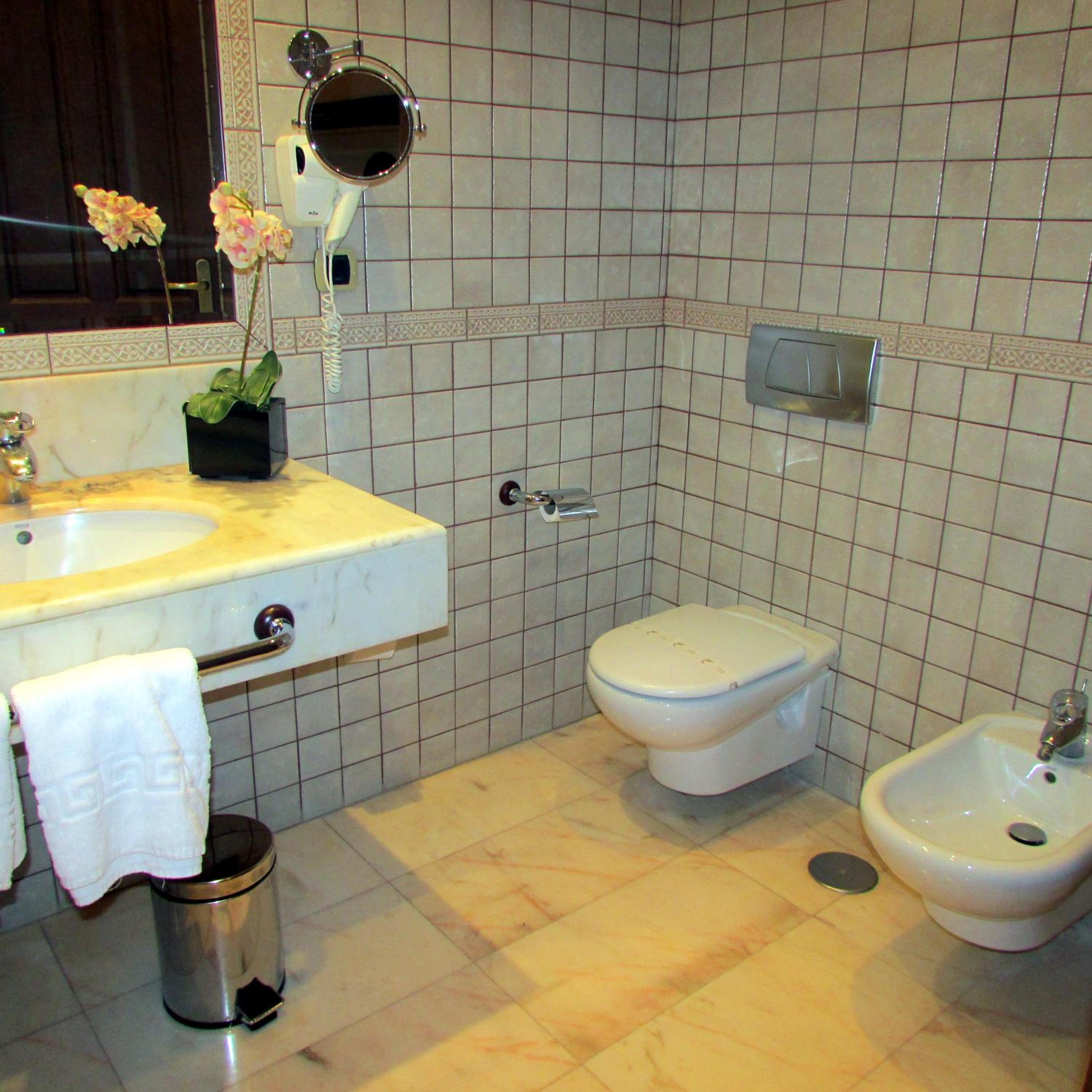 Double or Twin Room - Photo 23