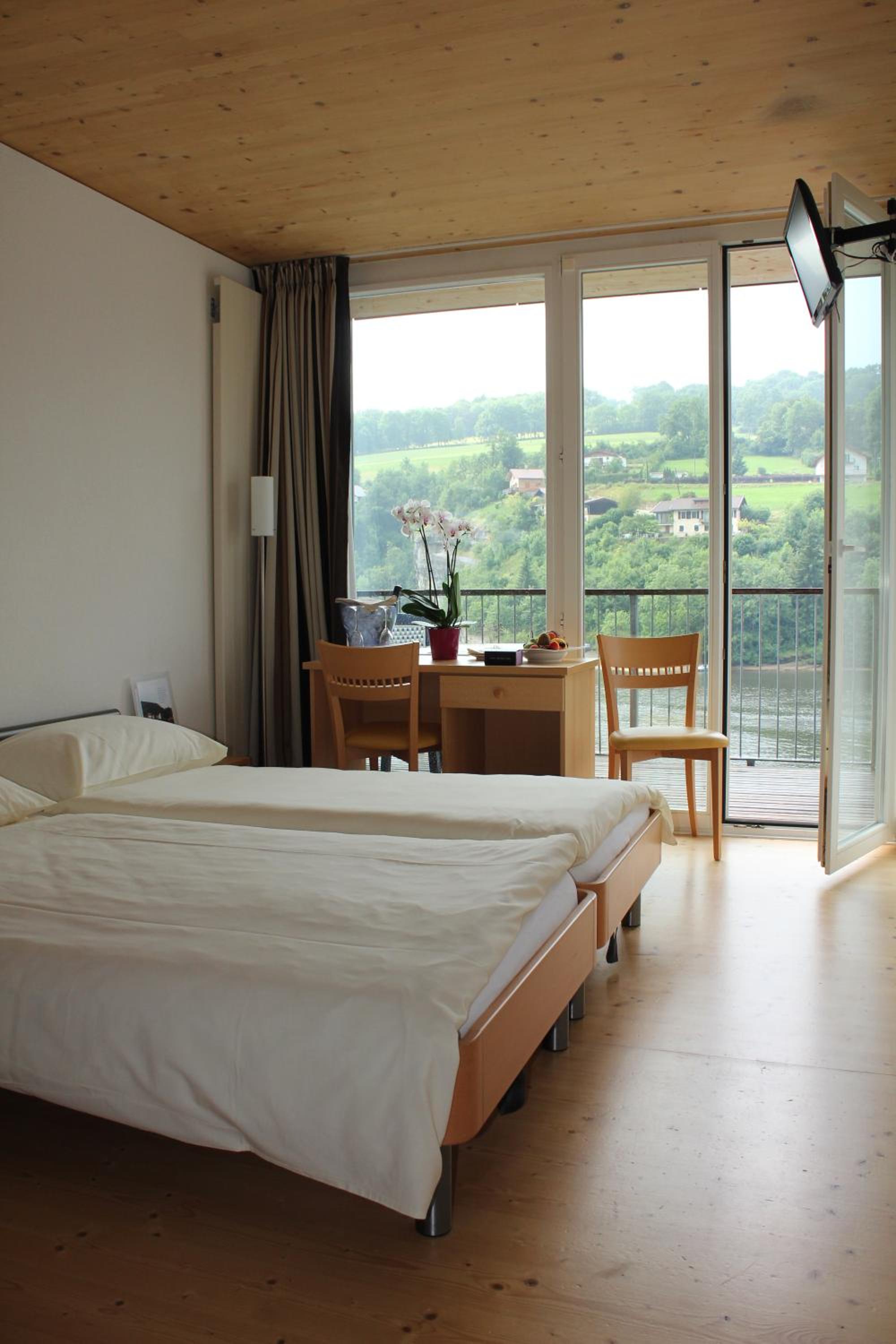 Double Room with Lake View - Photo 6