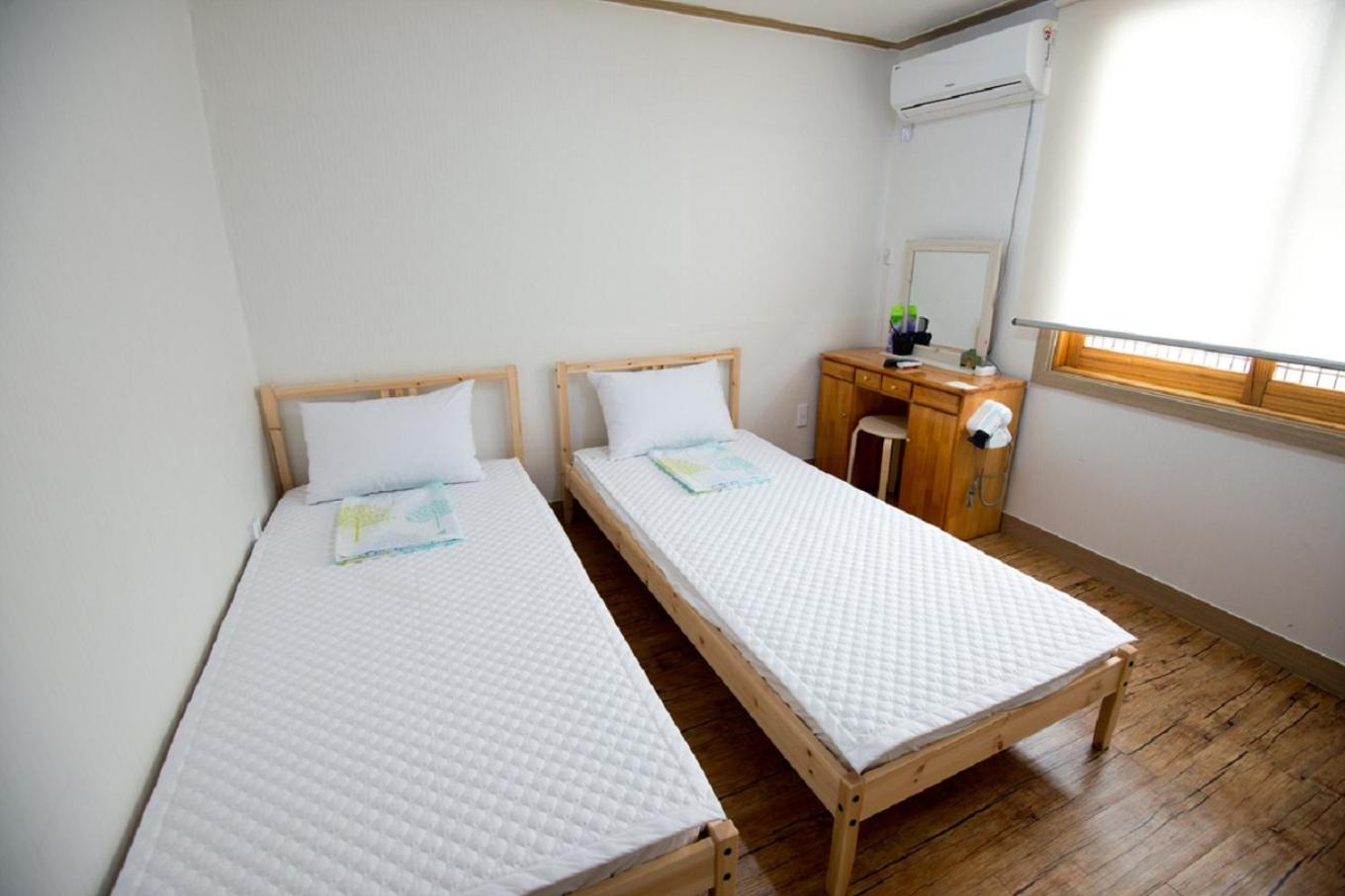 Twin Room with Bathroom photo 1