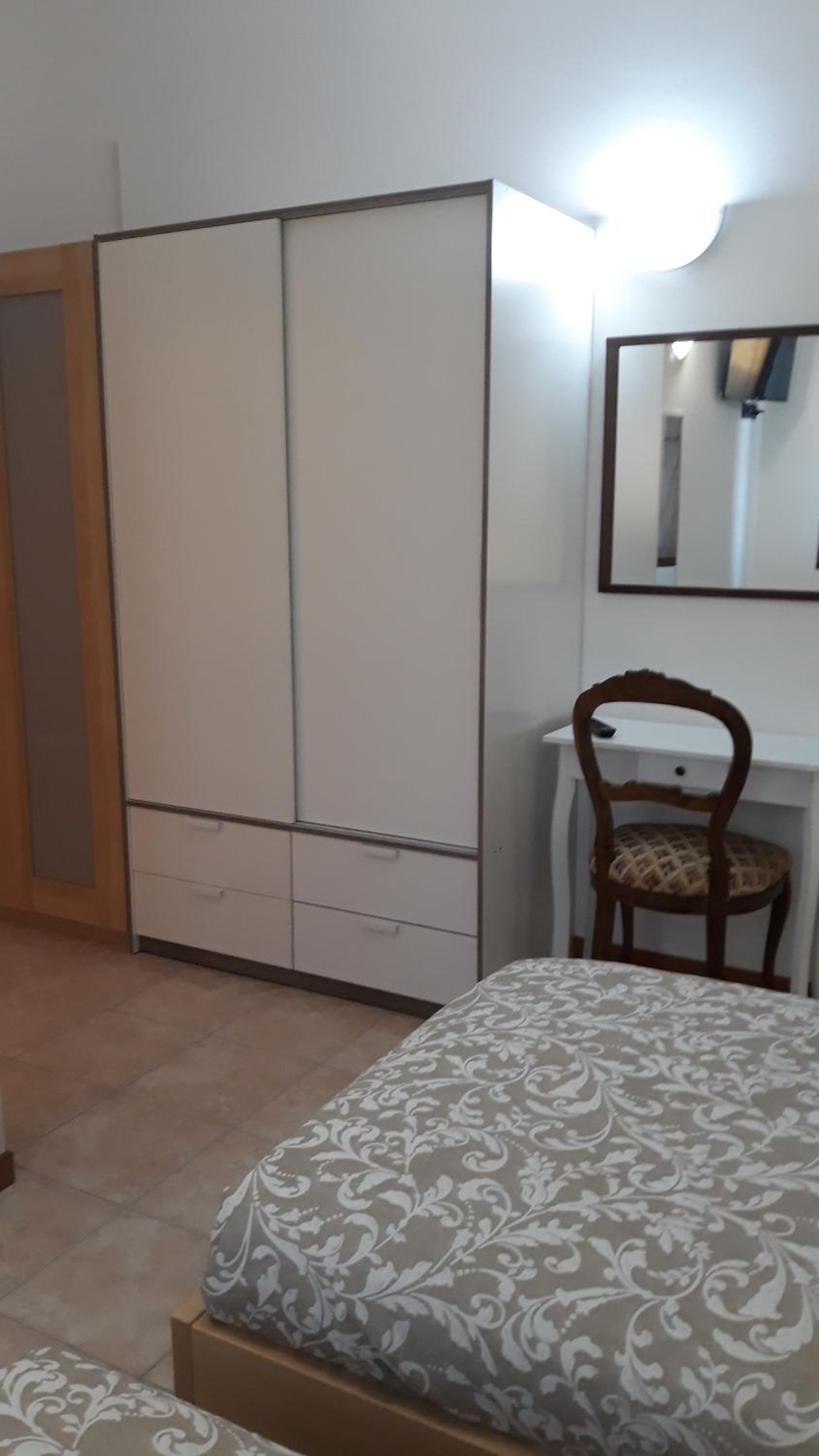 Single Room - Disability Access photo 2