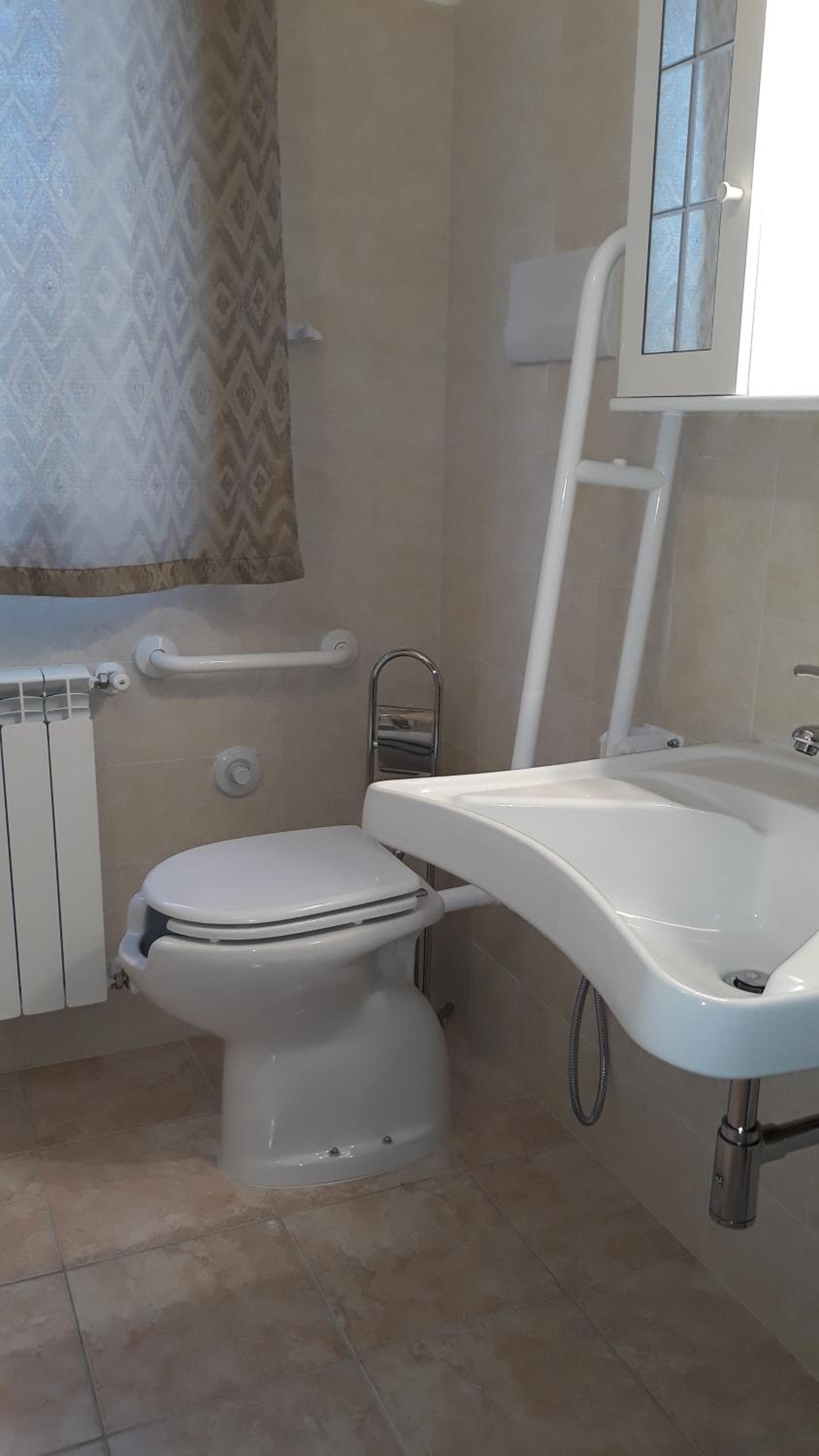Single Room - Disability Access photo 3