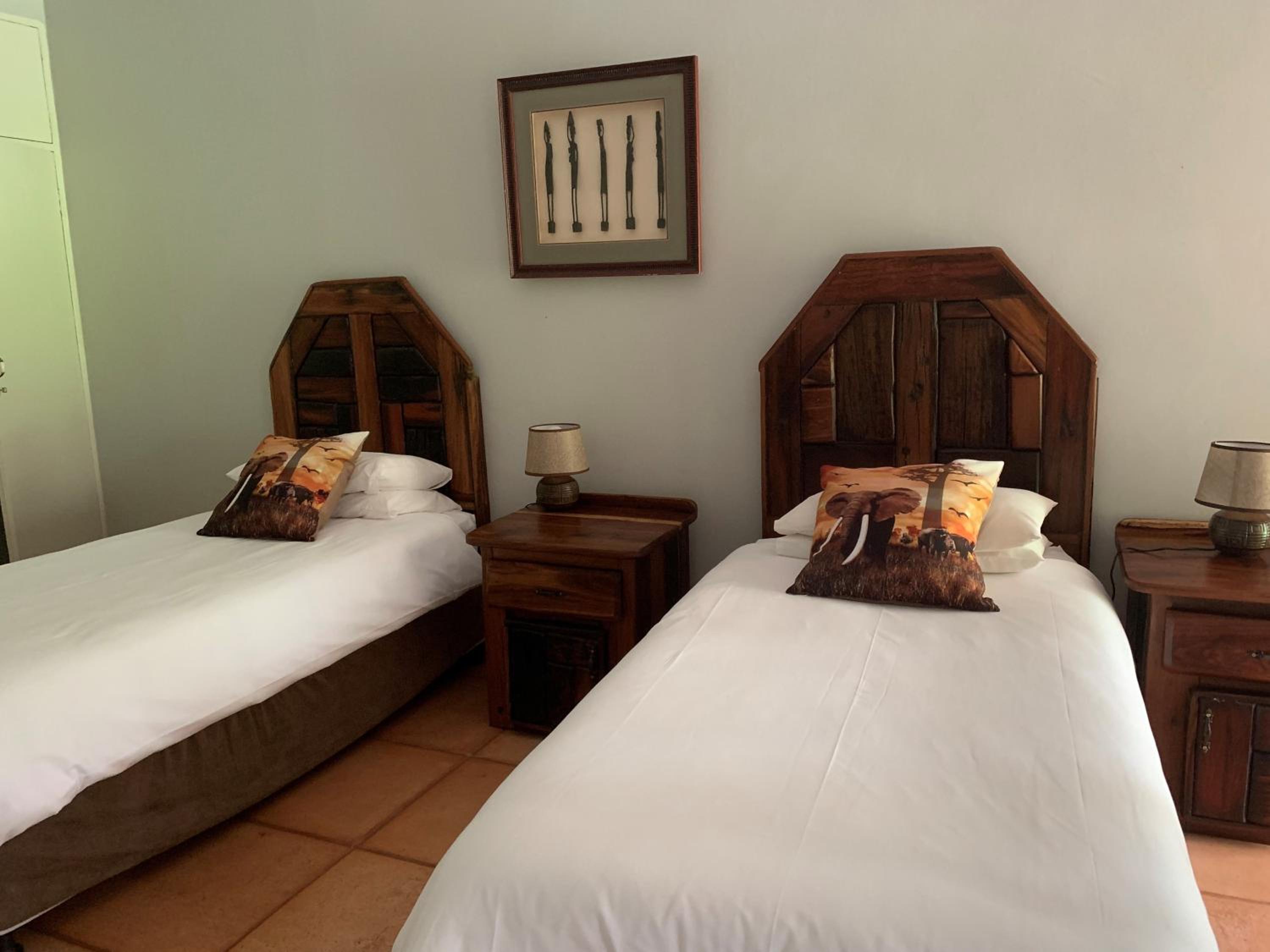 Twin Room with Private Bathroom photo 1