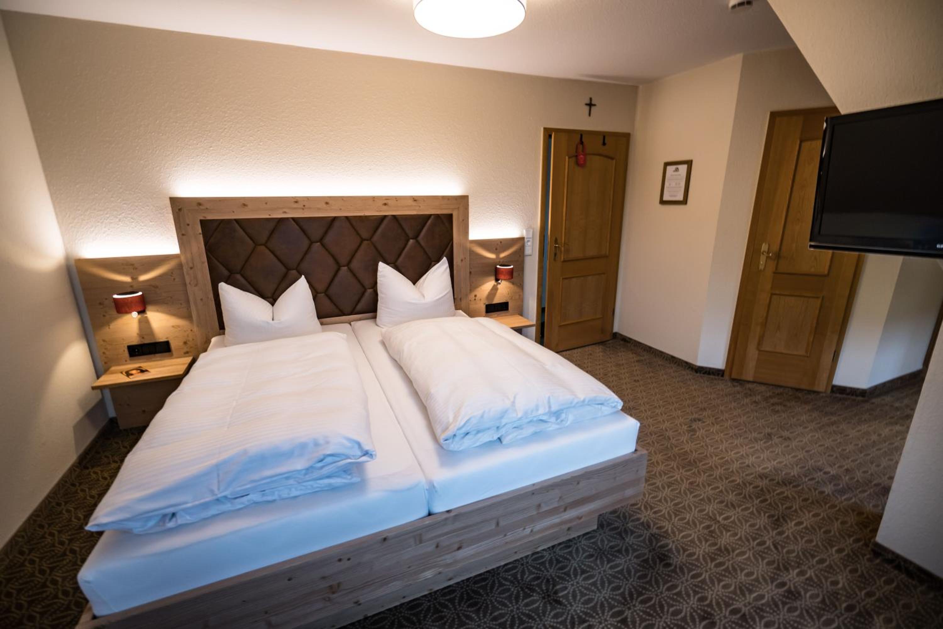 Double Room - Photo 5