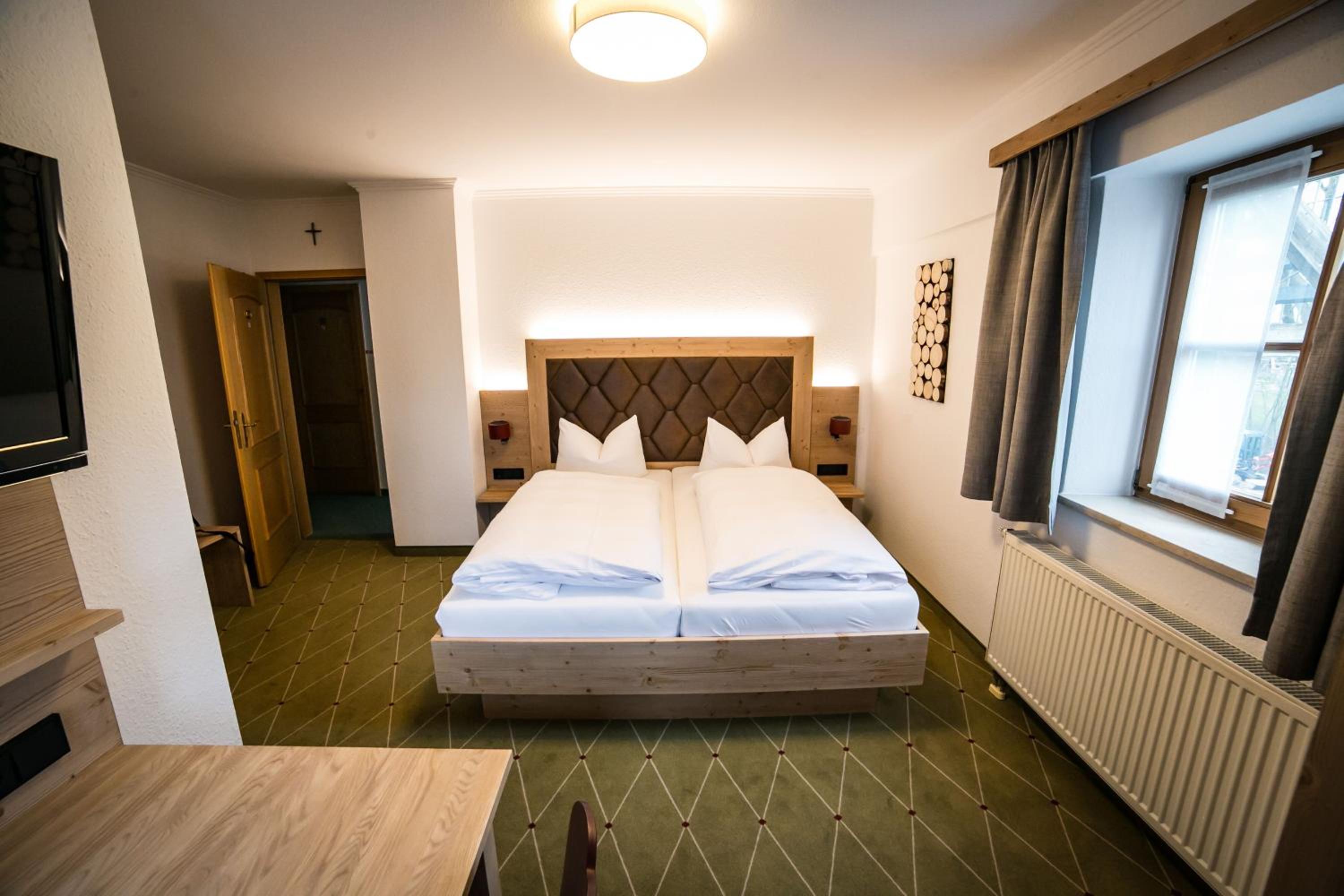 Double Room - Photo 12