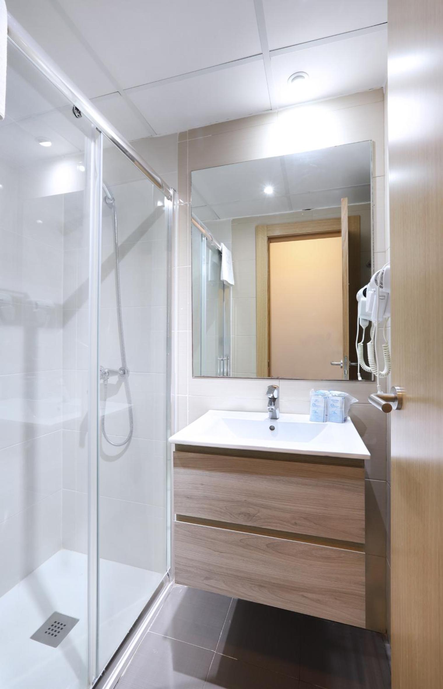 Triple Room with Pool View photo 2