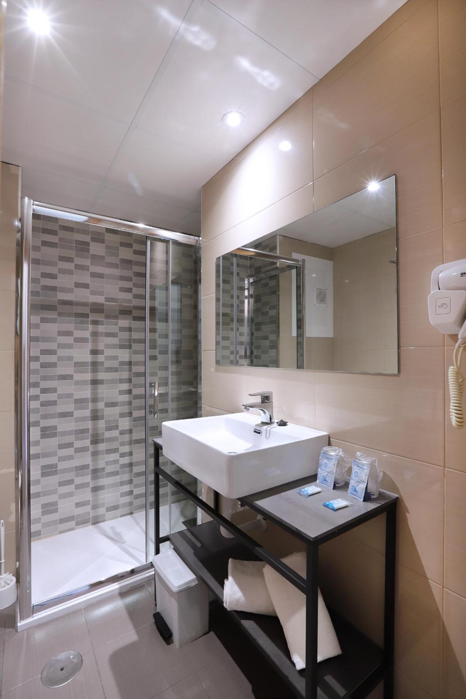 Triple Room with Pool View photo 3