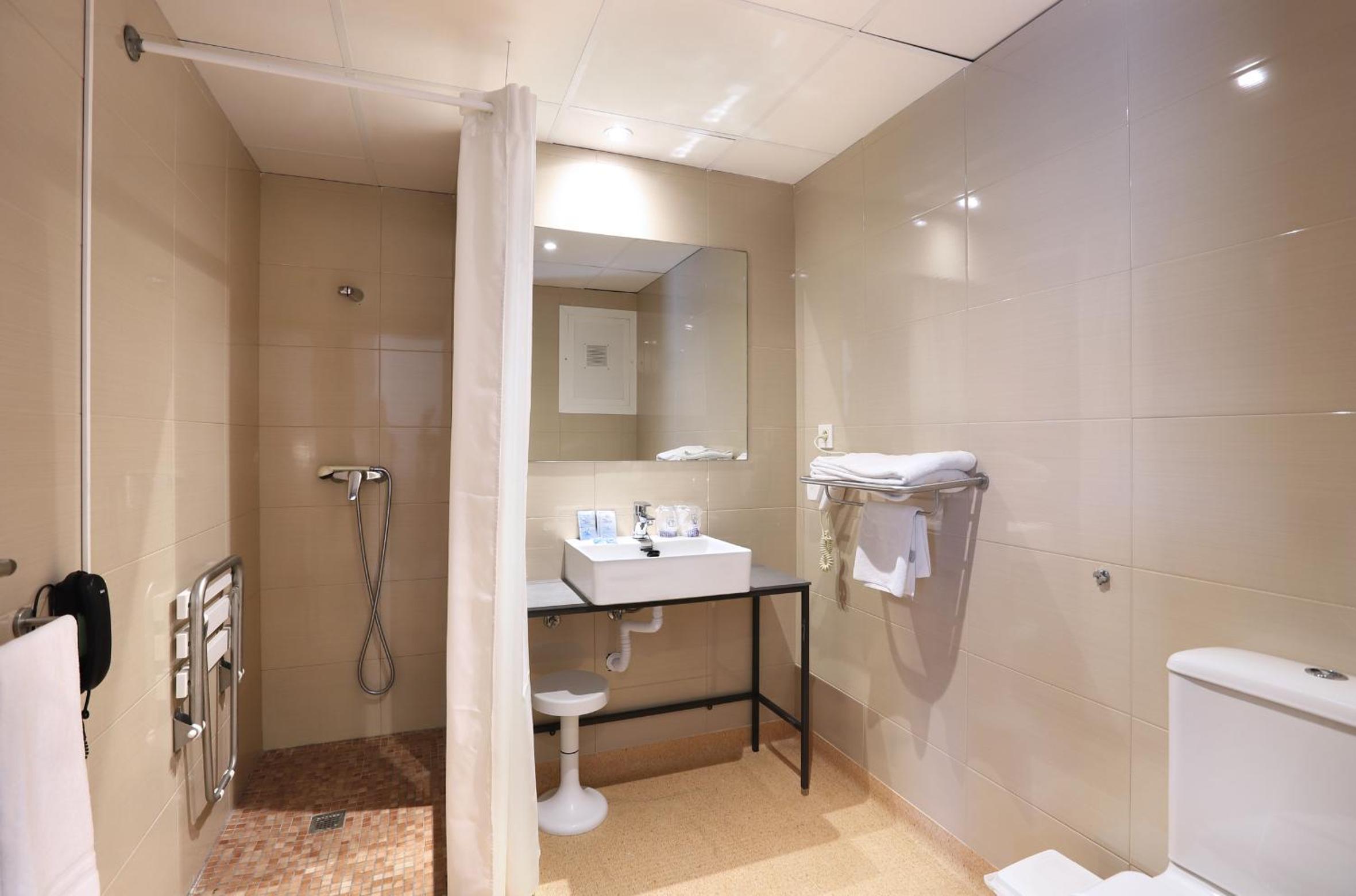 Triple Room (3 Adults) photo 3