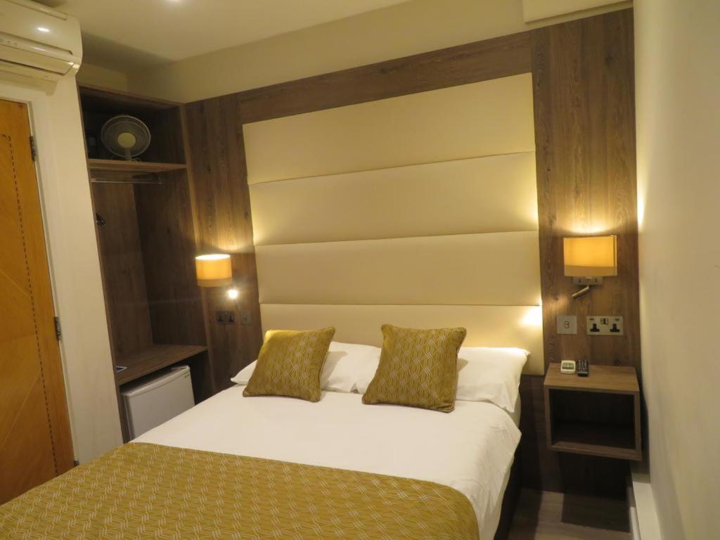  Double Room No Window photo 2