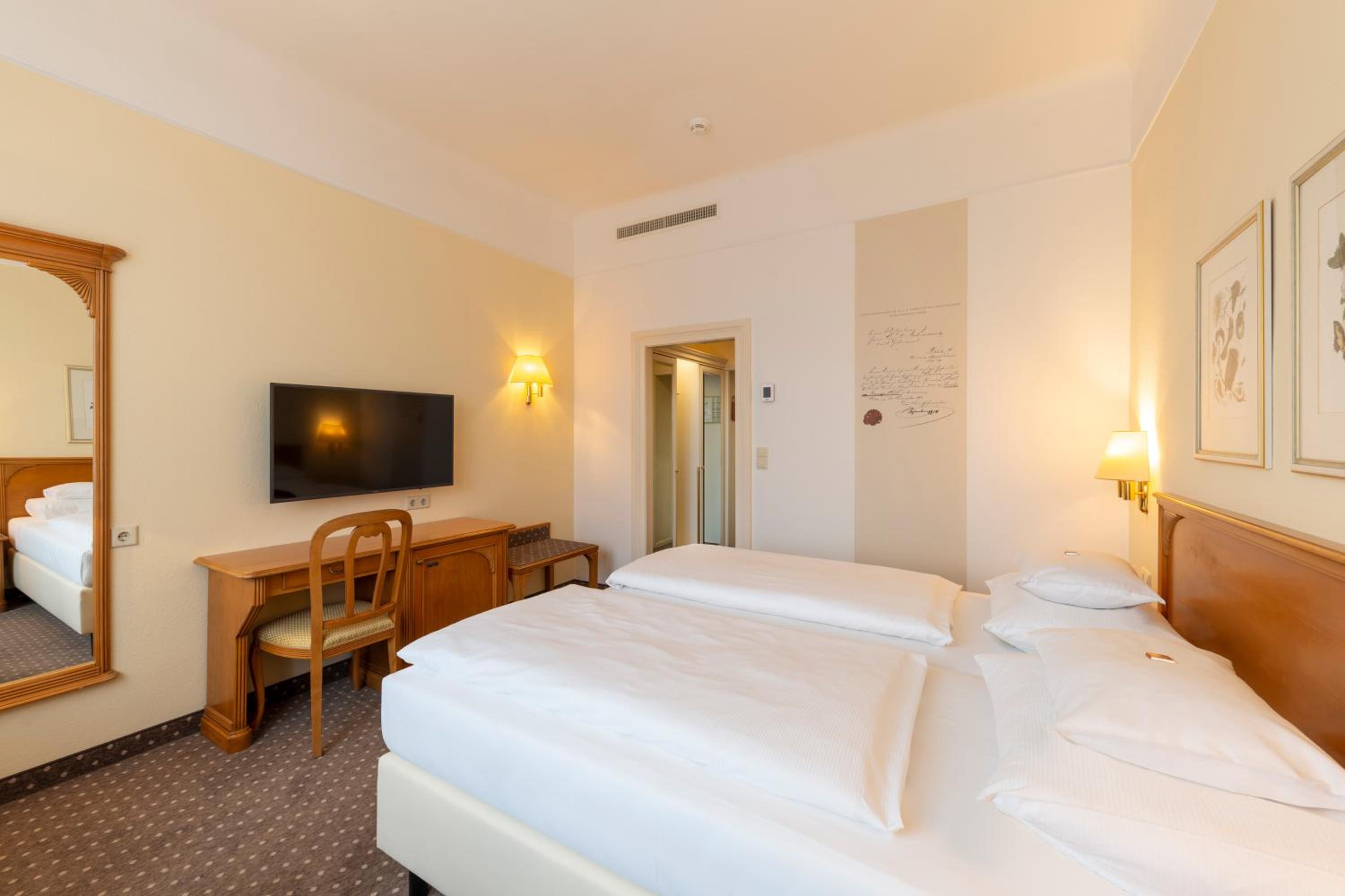Double Room with Courtyard View photo 2
