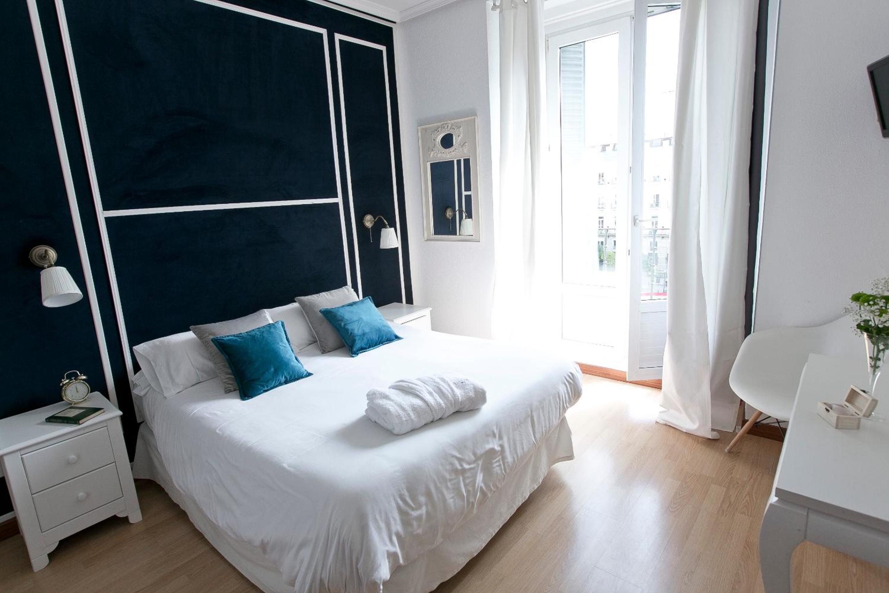 Superior Double Room - Photo 11