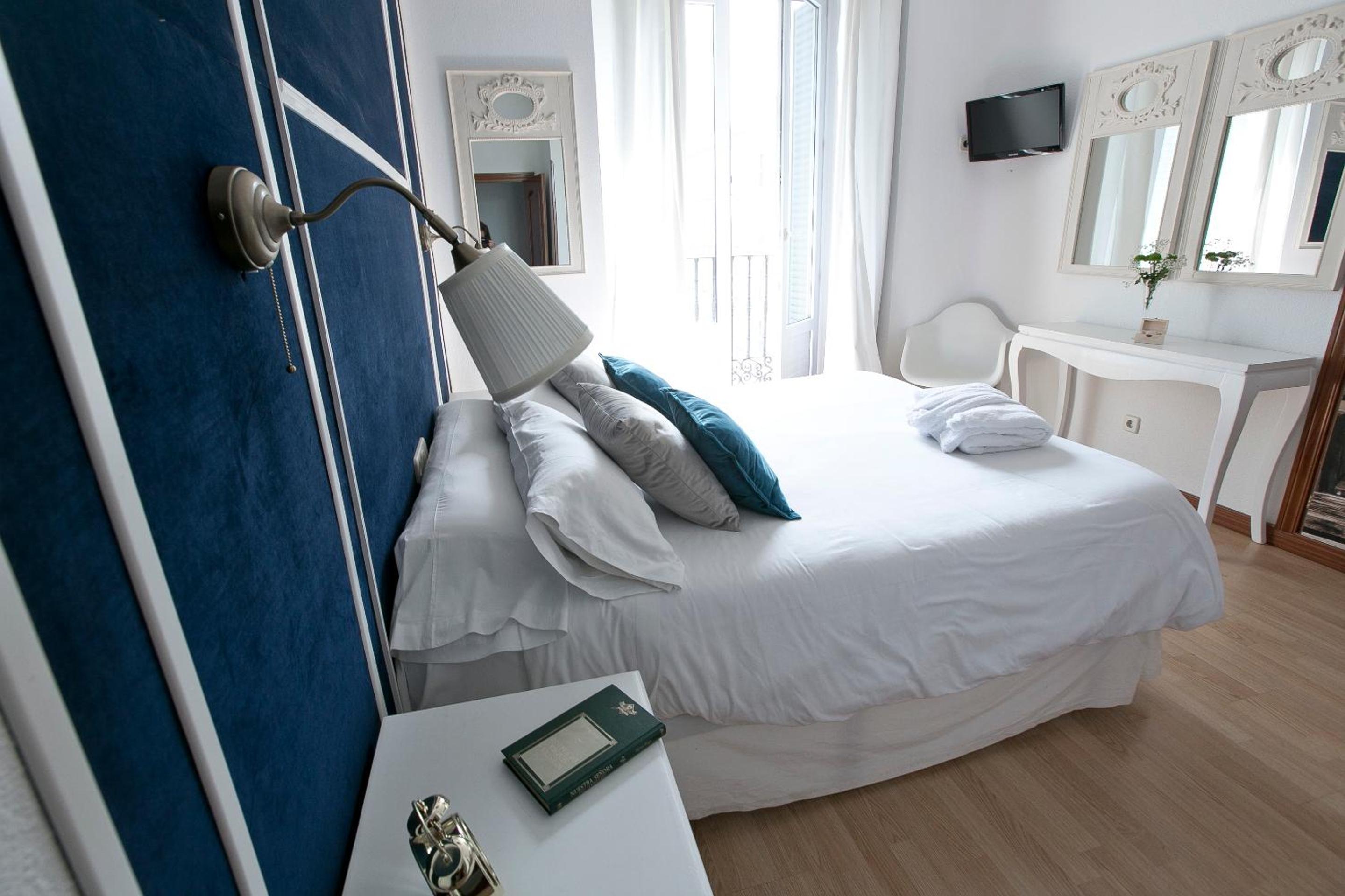 Superior Double Room - Photo 9