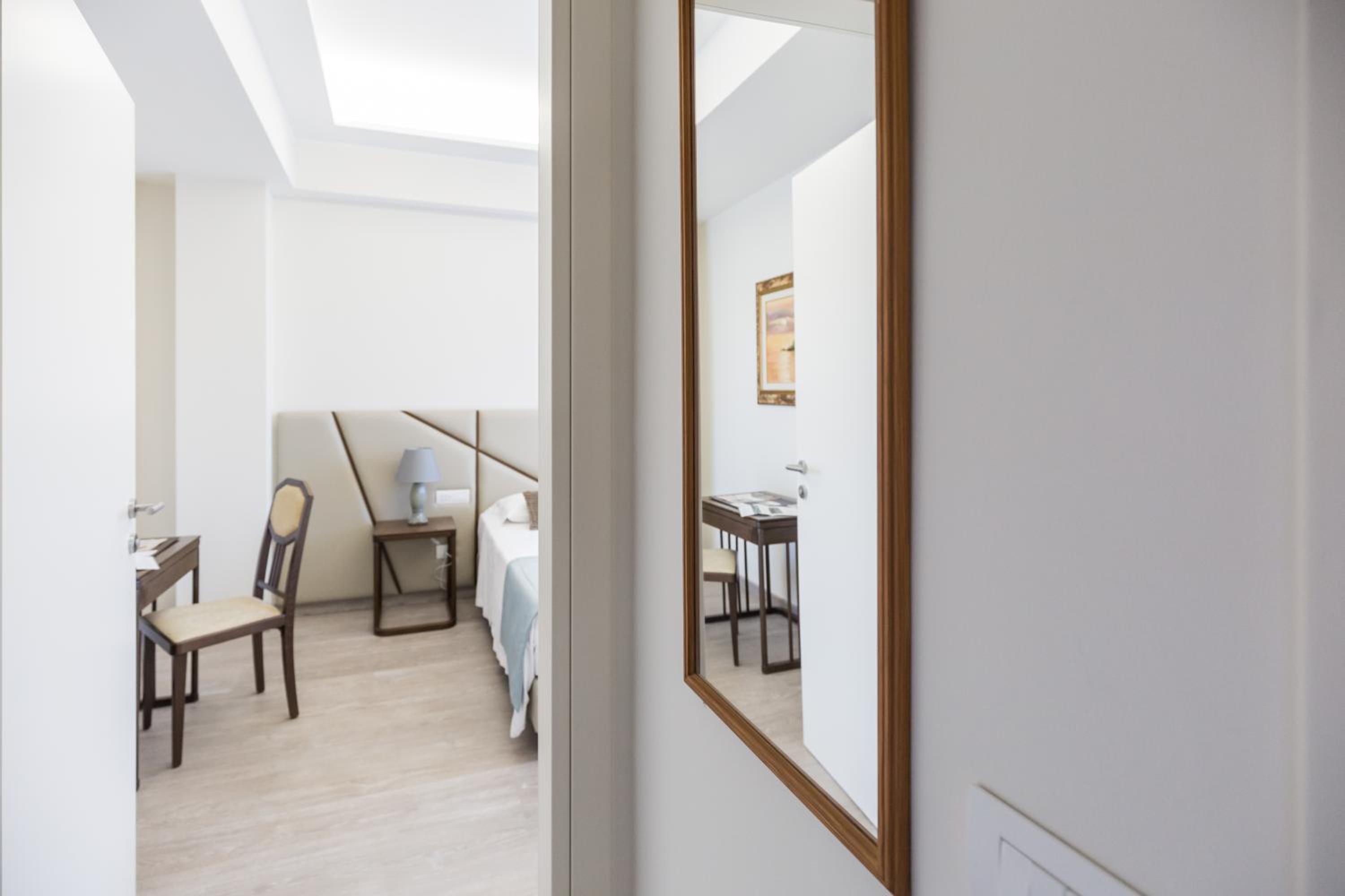 One-Bedroom Apartment - Photo 3