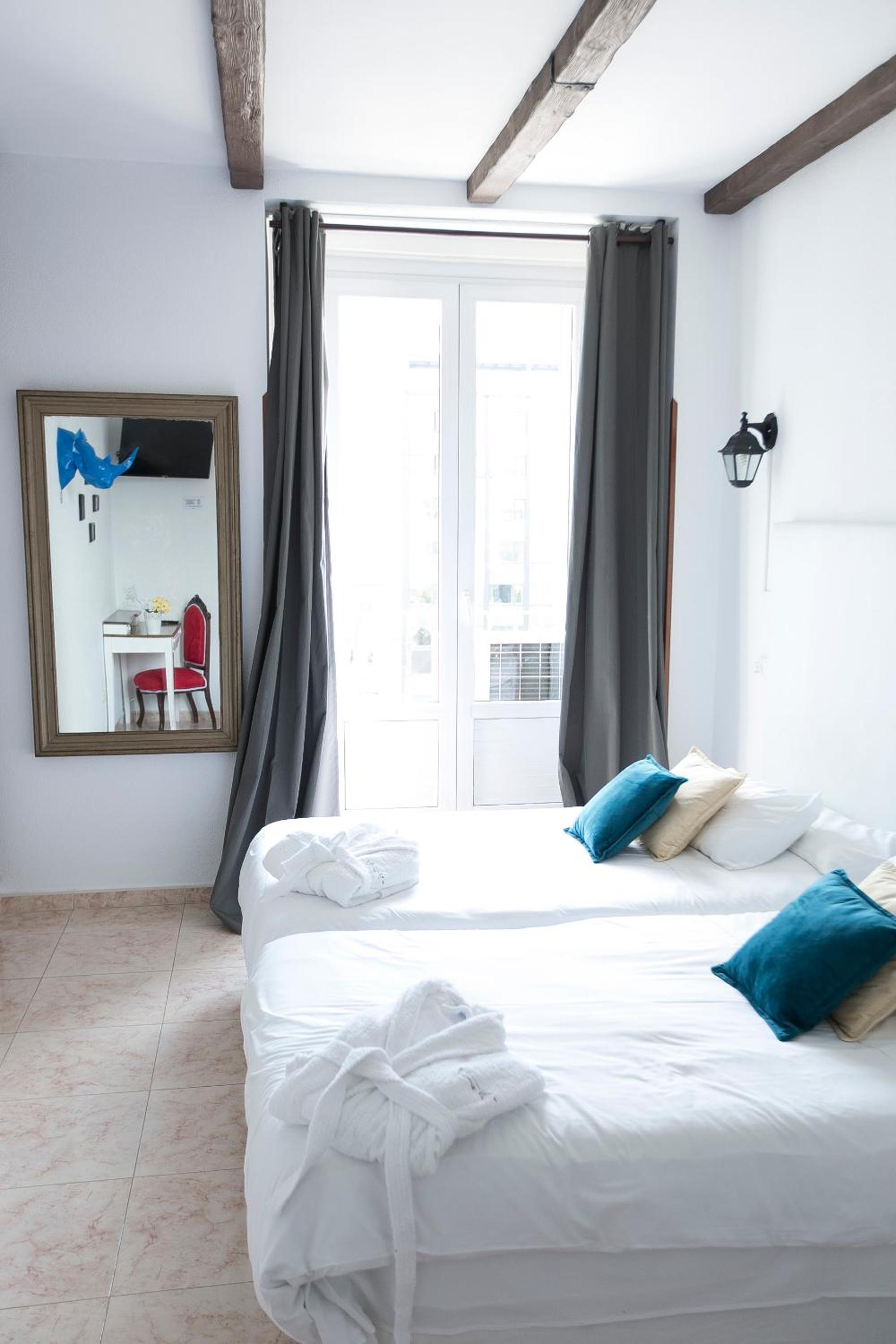 Superior Double Room - Photo 1