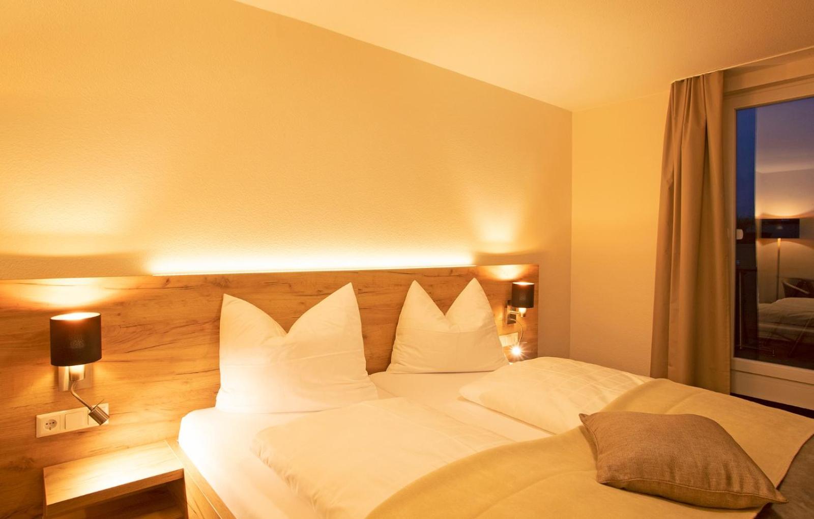 Double Room with Balcony (3 Adults) - Photo 4