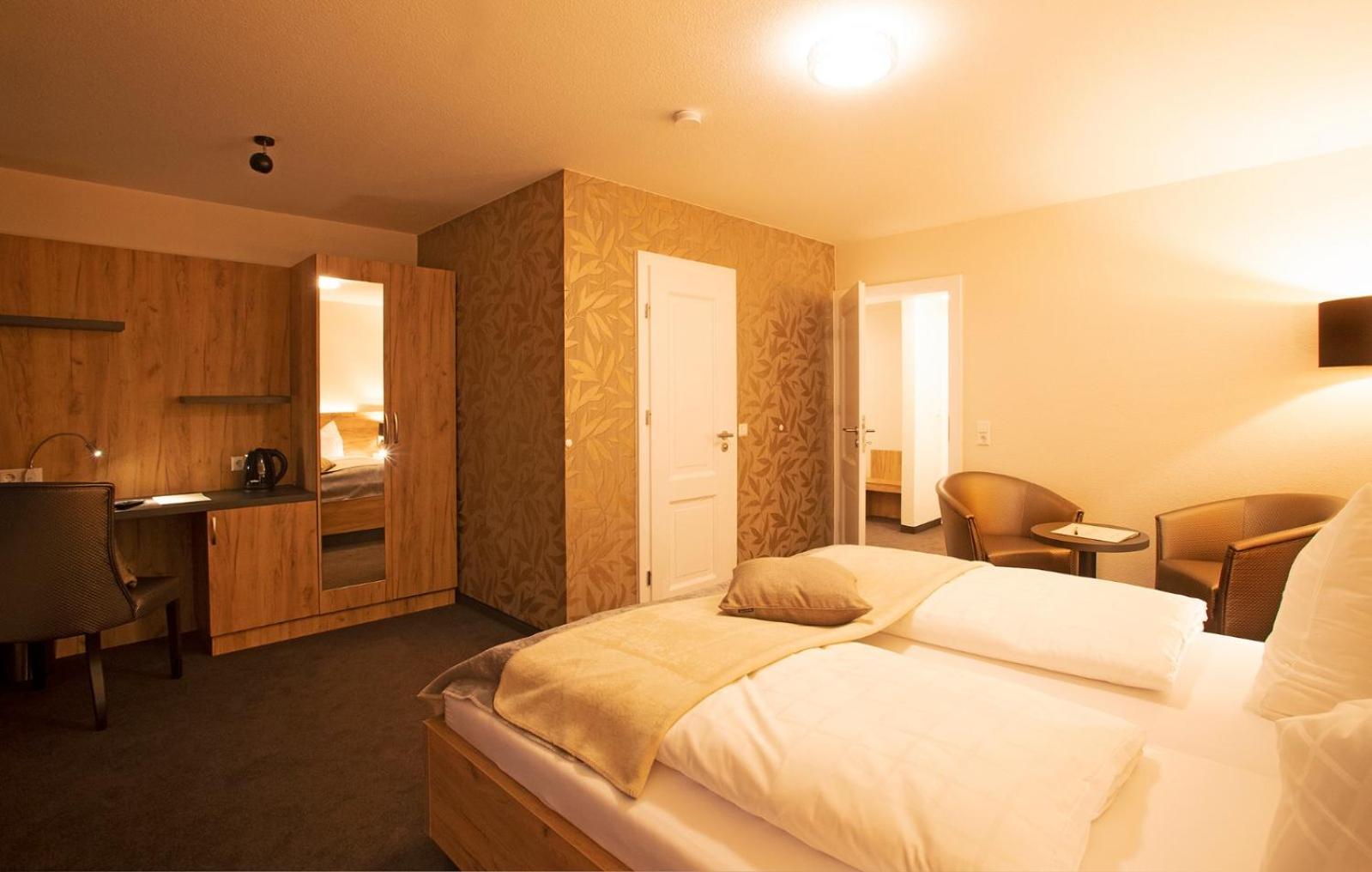 Double Room with Balcony (3 Adults) - Photo 5