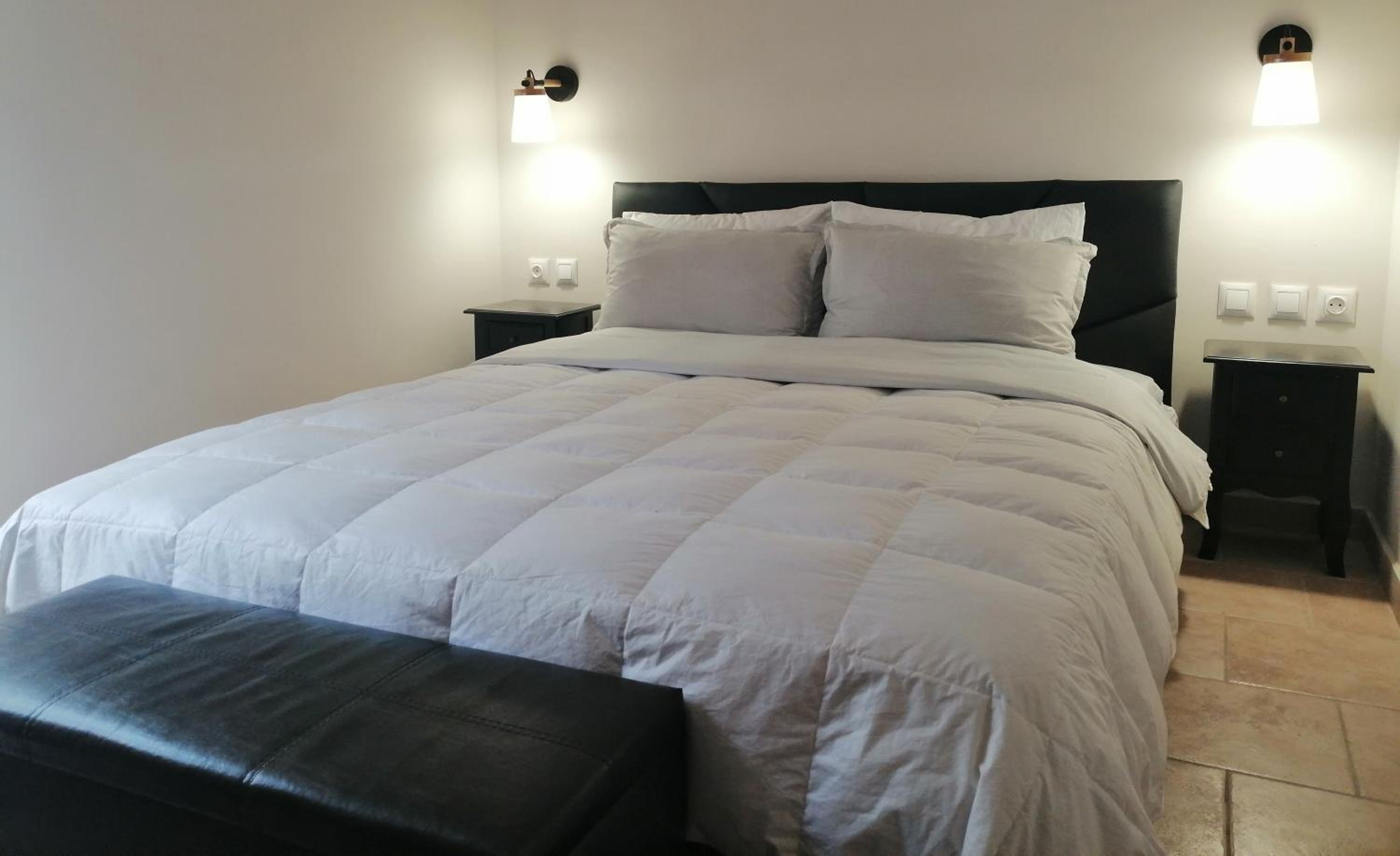One-Bedroom Apartment - Photo 1