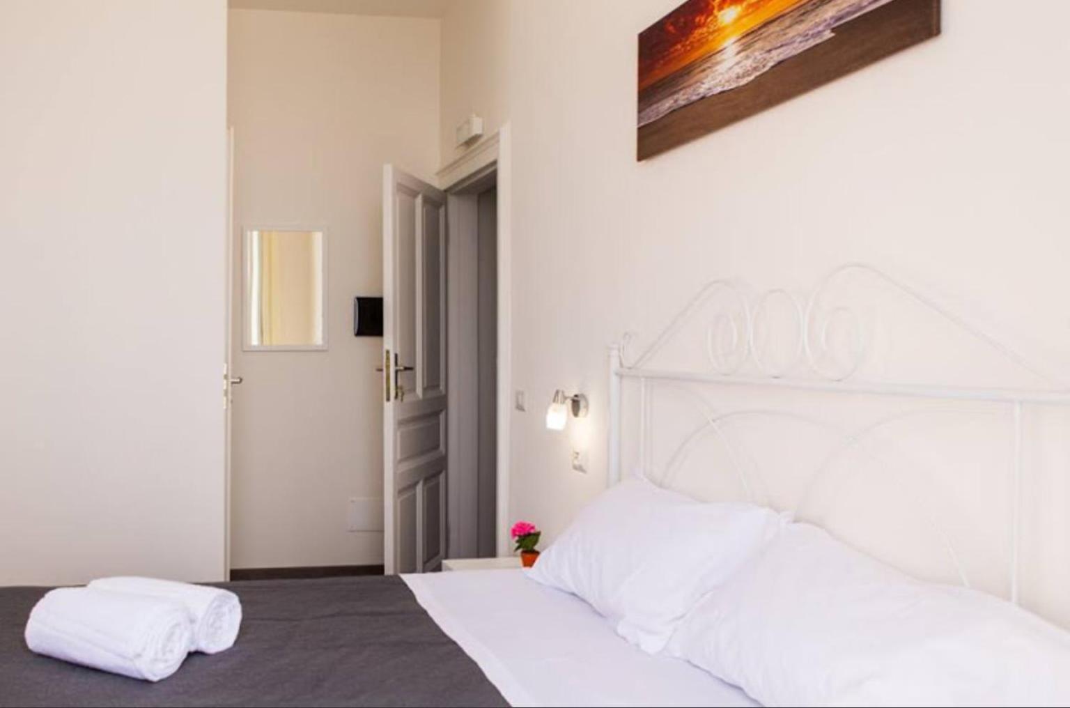 Standard King Room photo 1