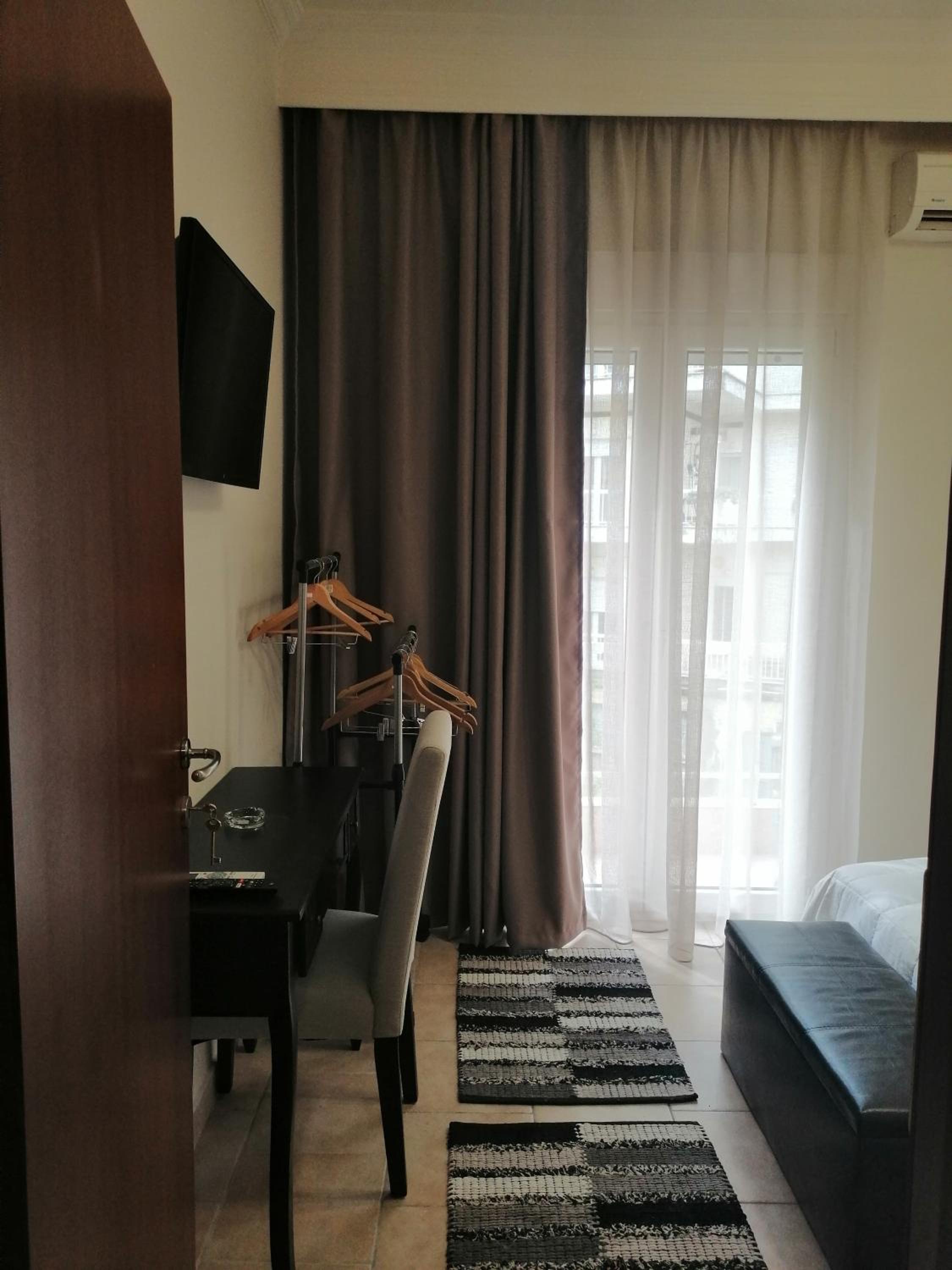 One-Bedroom Apartment - Photo 11