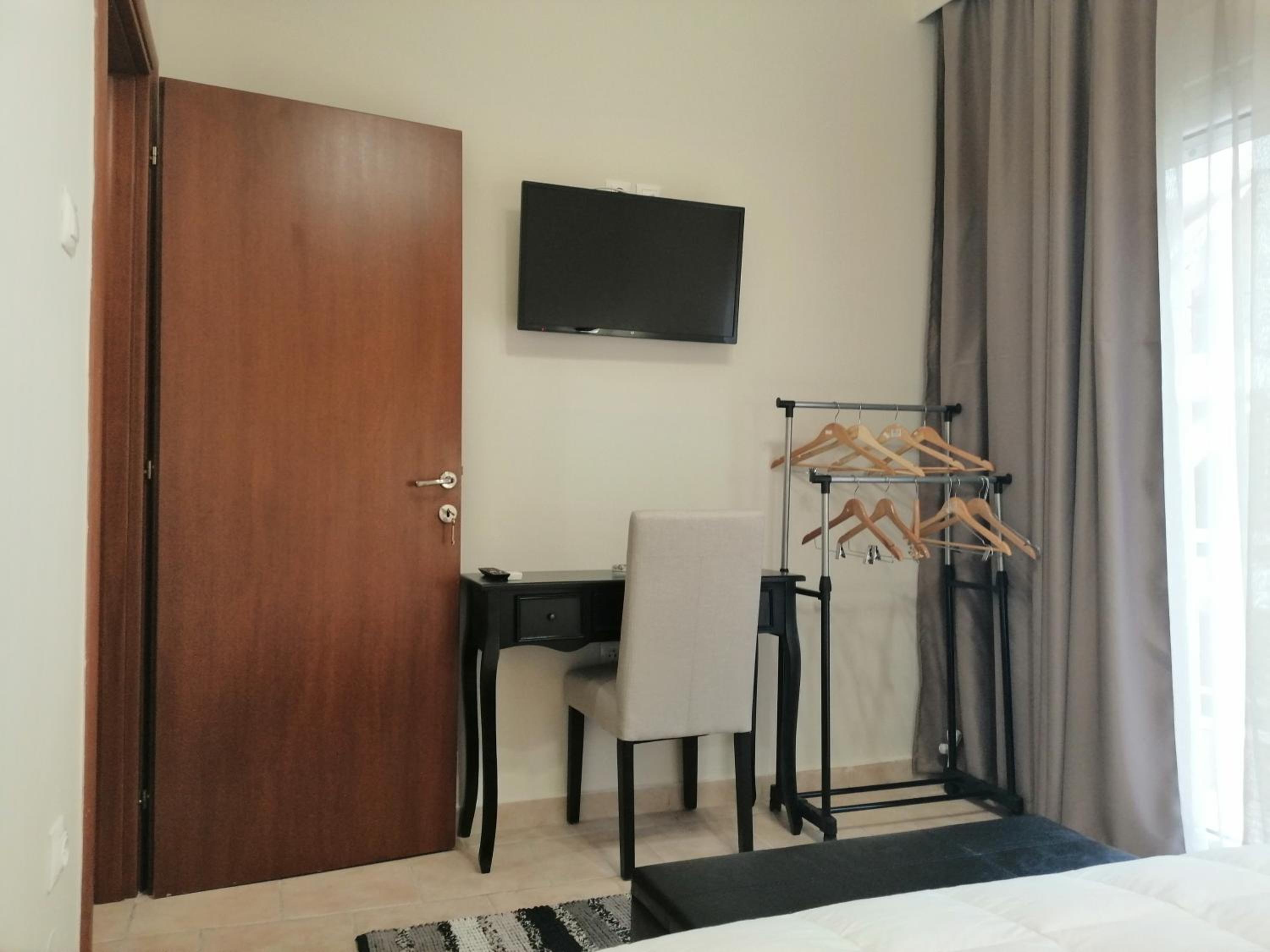 One-Bedroom Apartment - Photo 8