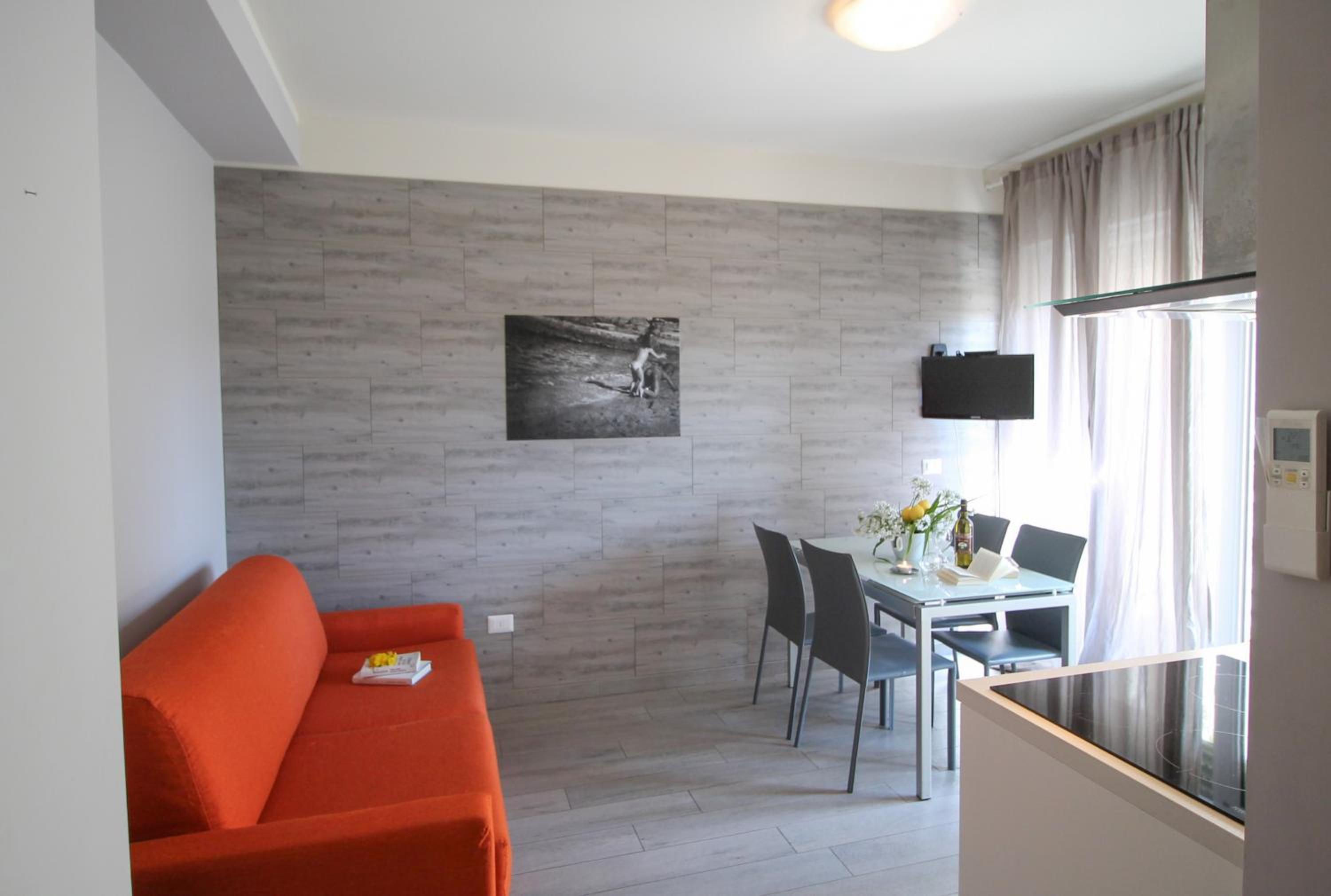 One-Bedroom Apartment photo 2