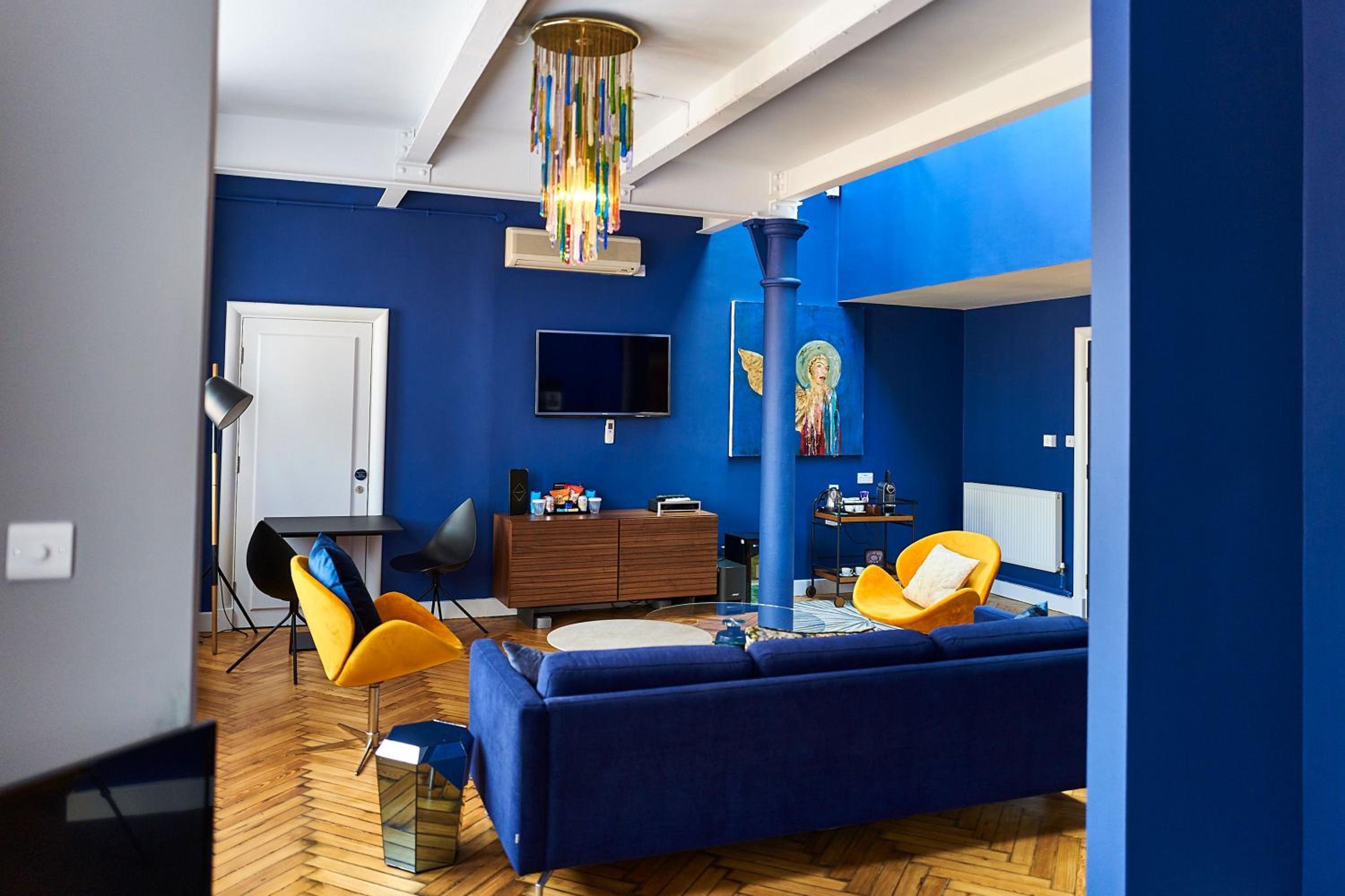 Suite - Photo 3
