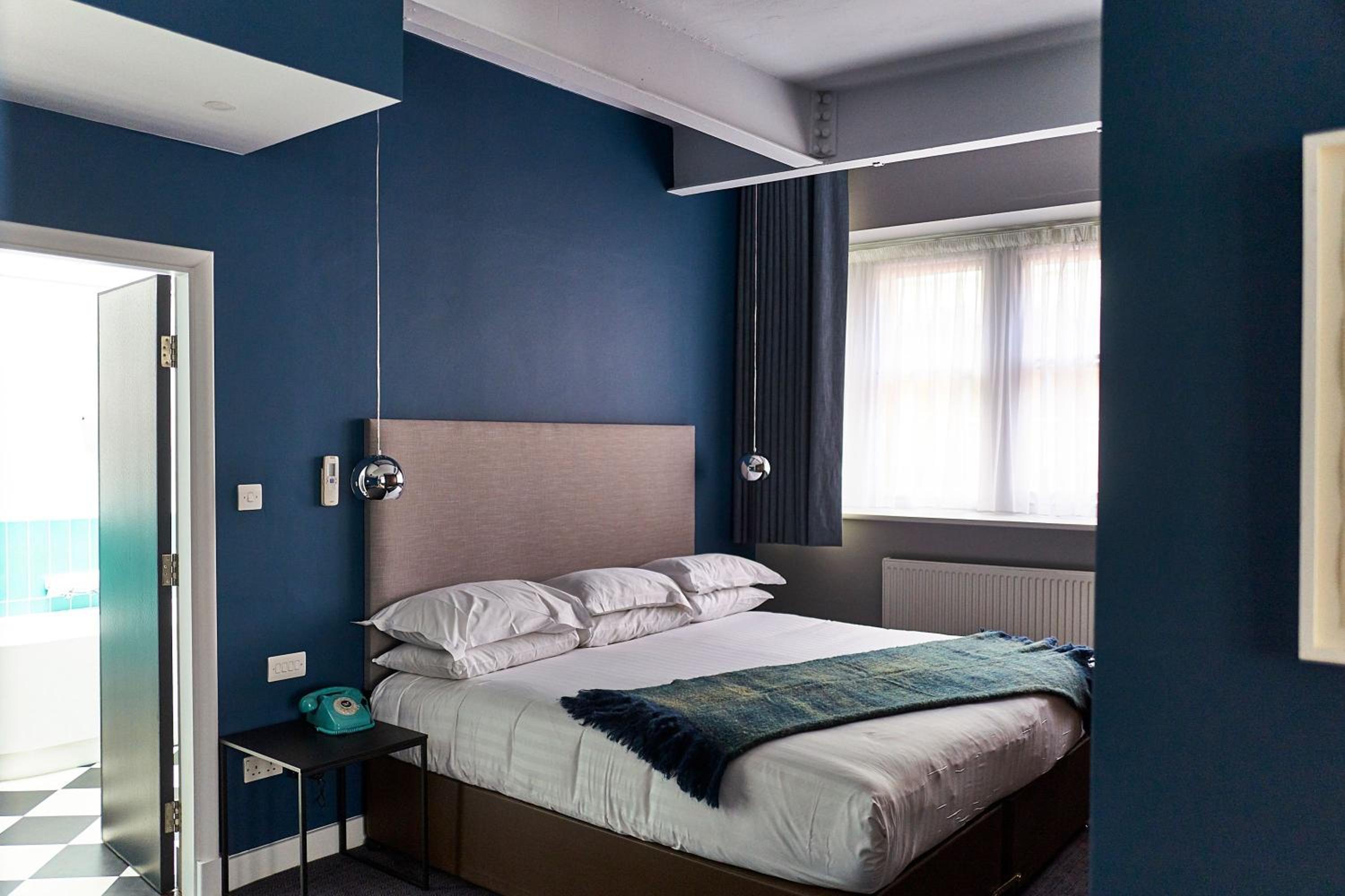 Suite - Photo 5