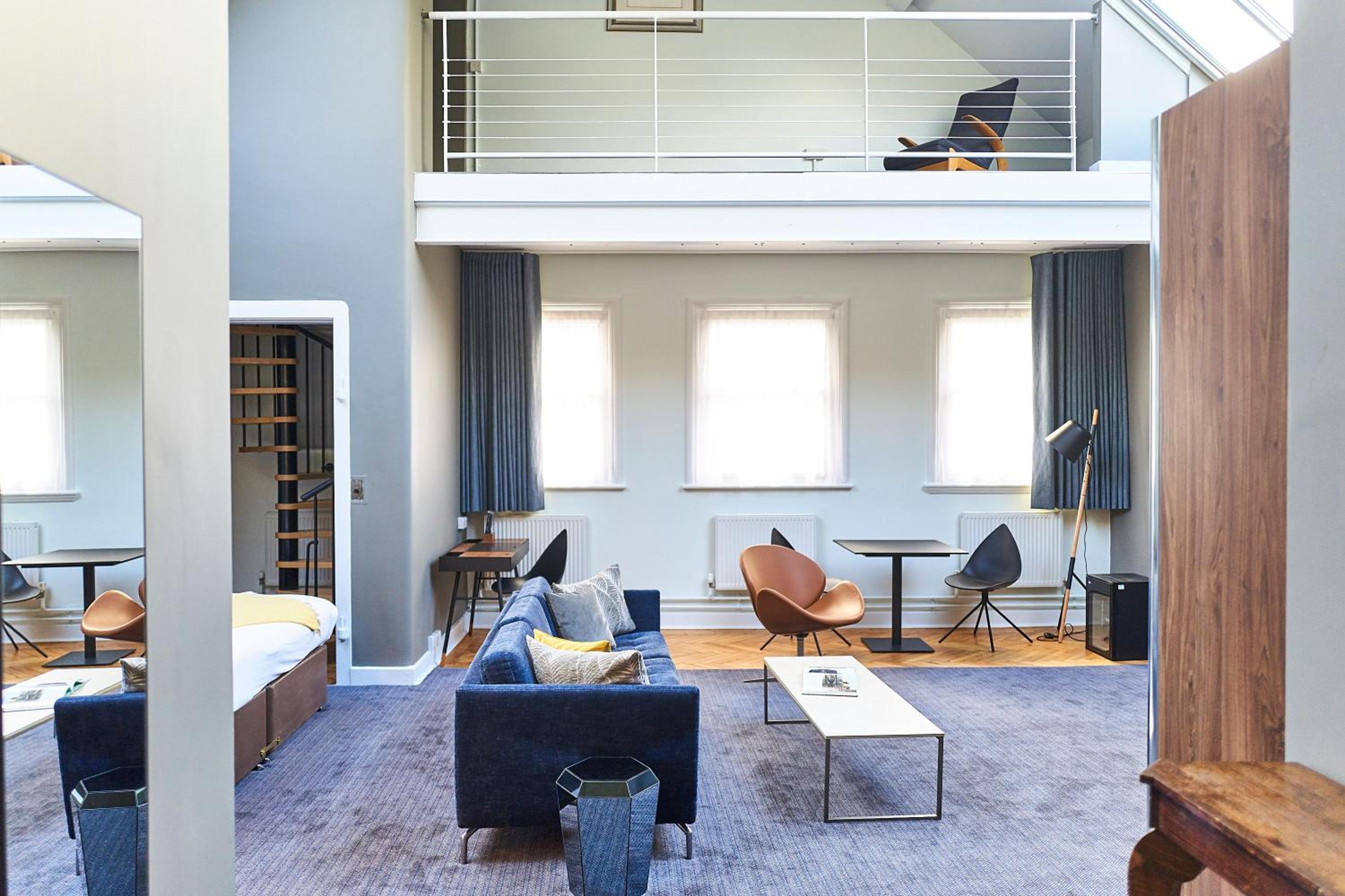 Suite - Photo 11