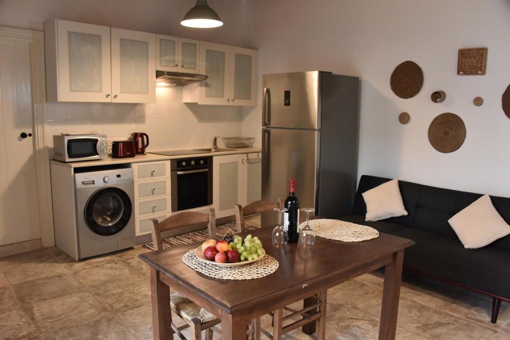 One-Bedroom House - Photo 8