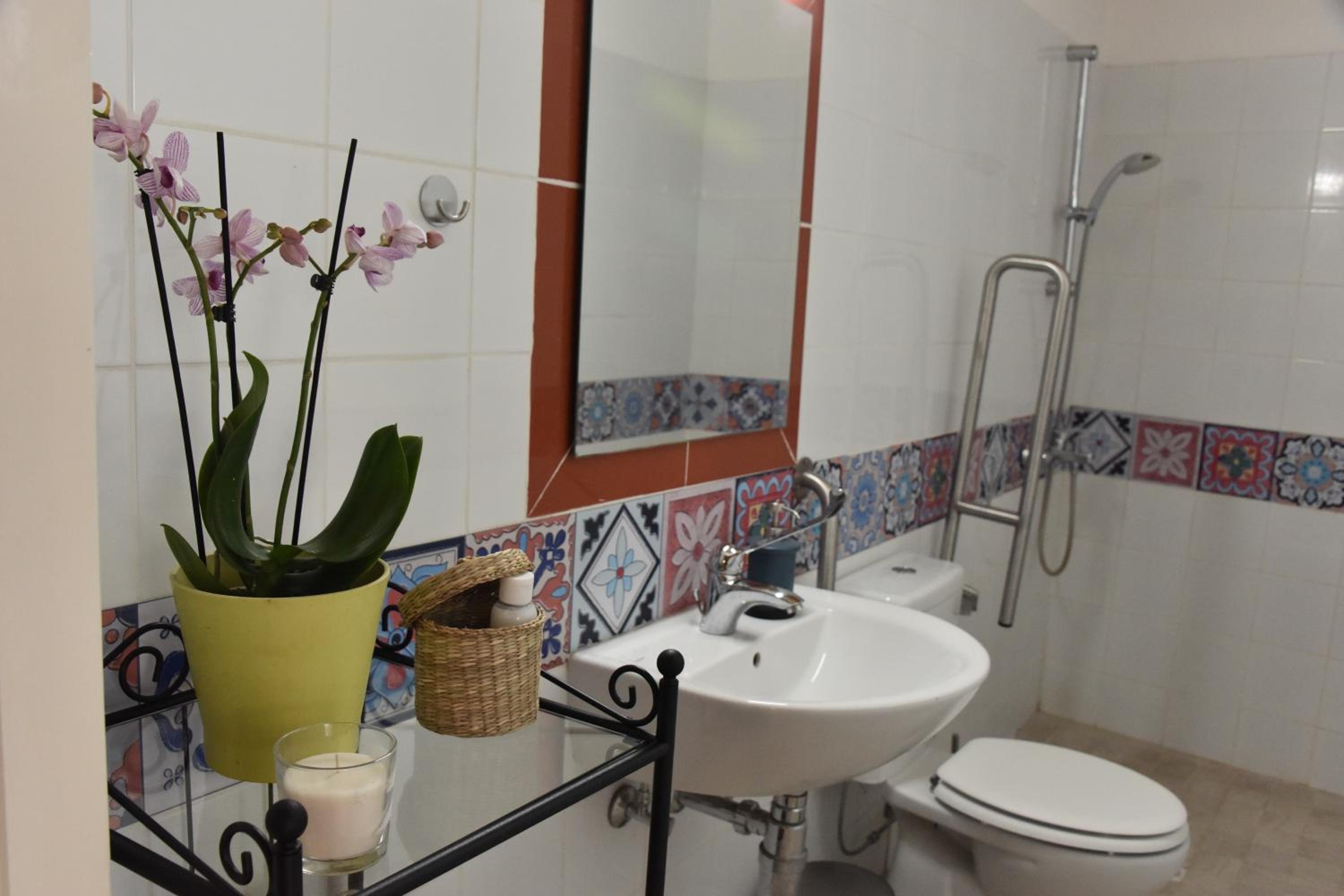 One-Bedroom House - Photo 10