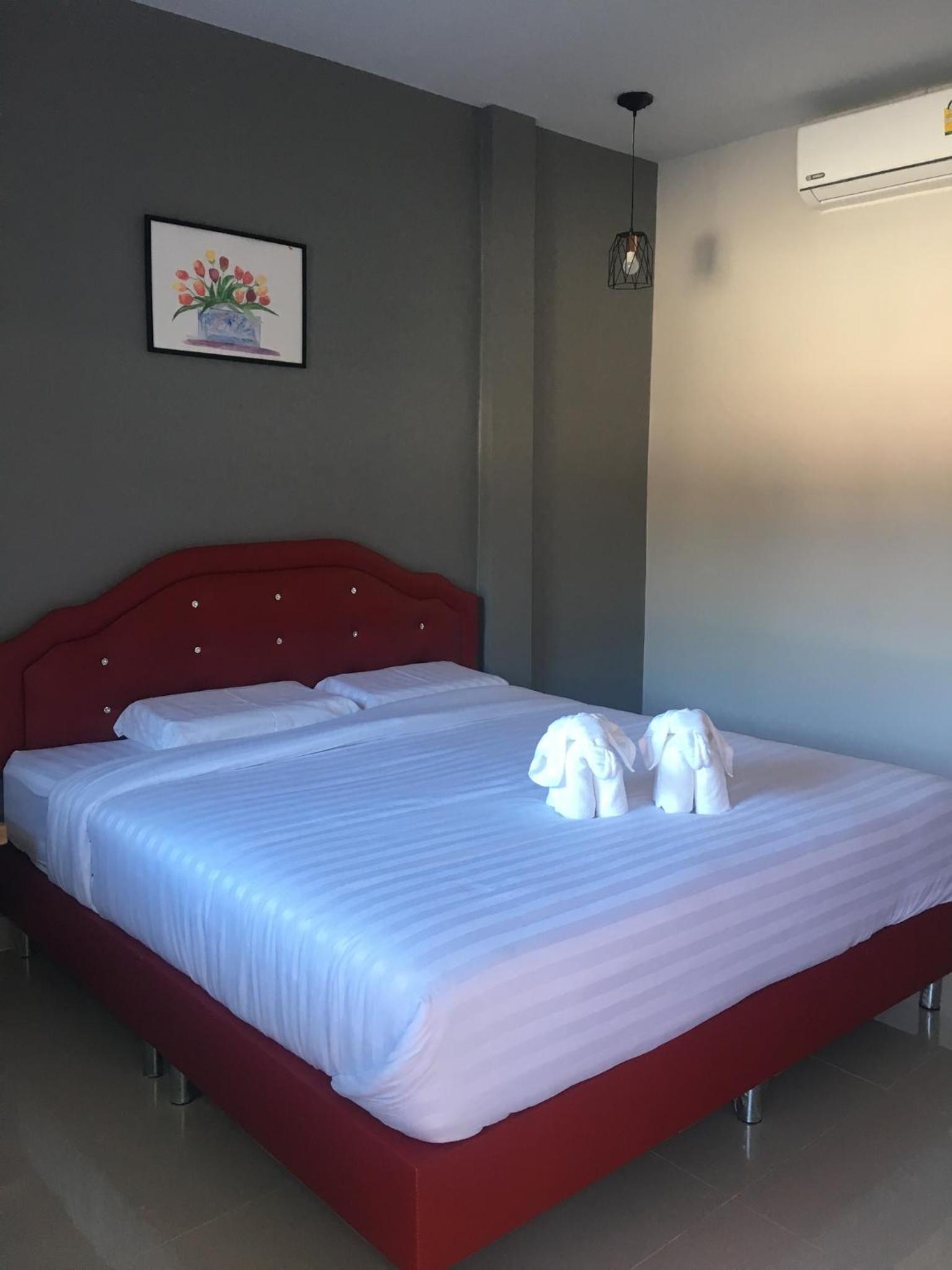 Deluxe Double Room with Balcony - Photo 9