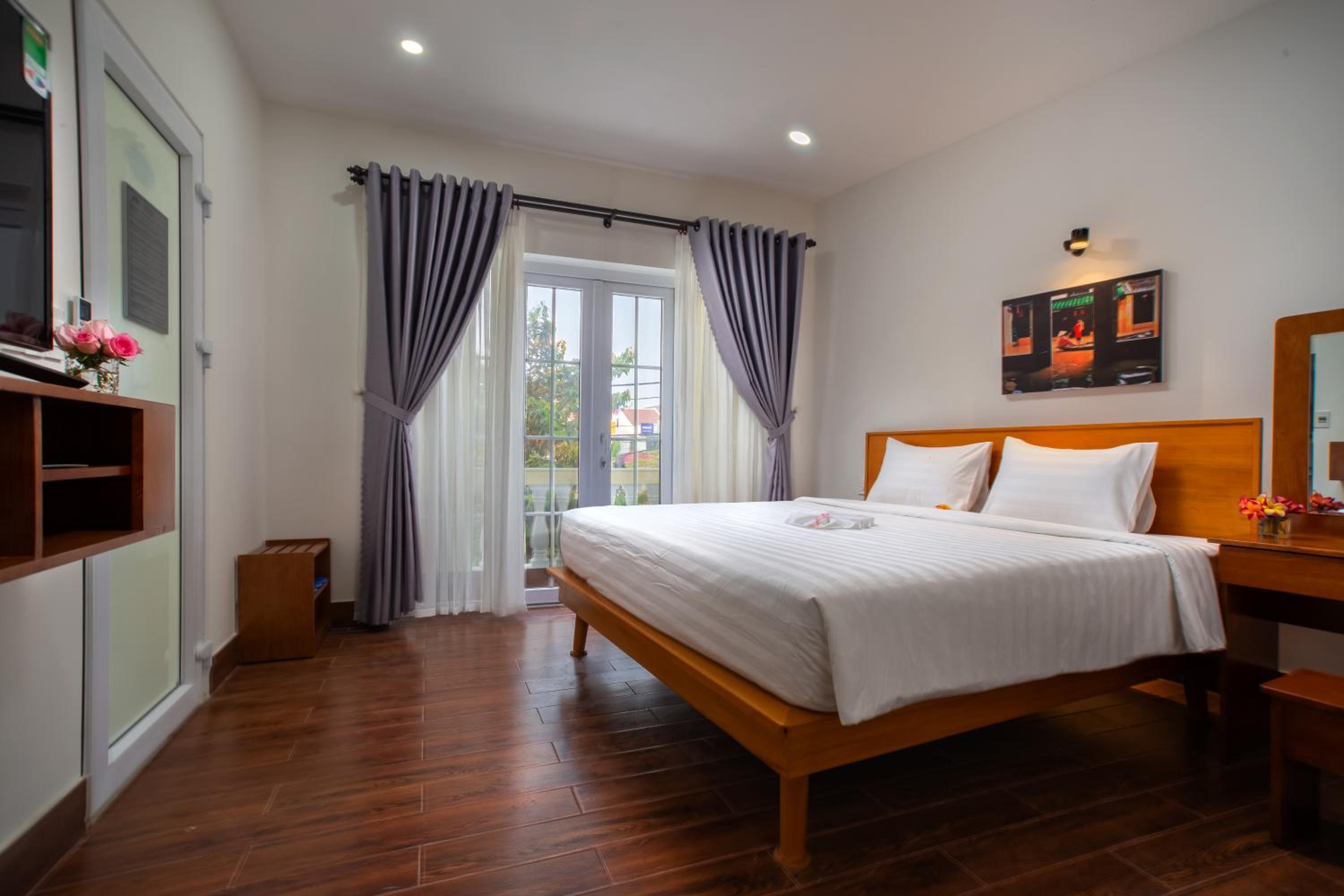 Two-Bedroom Apartment - Photo 3