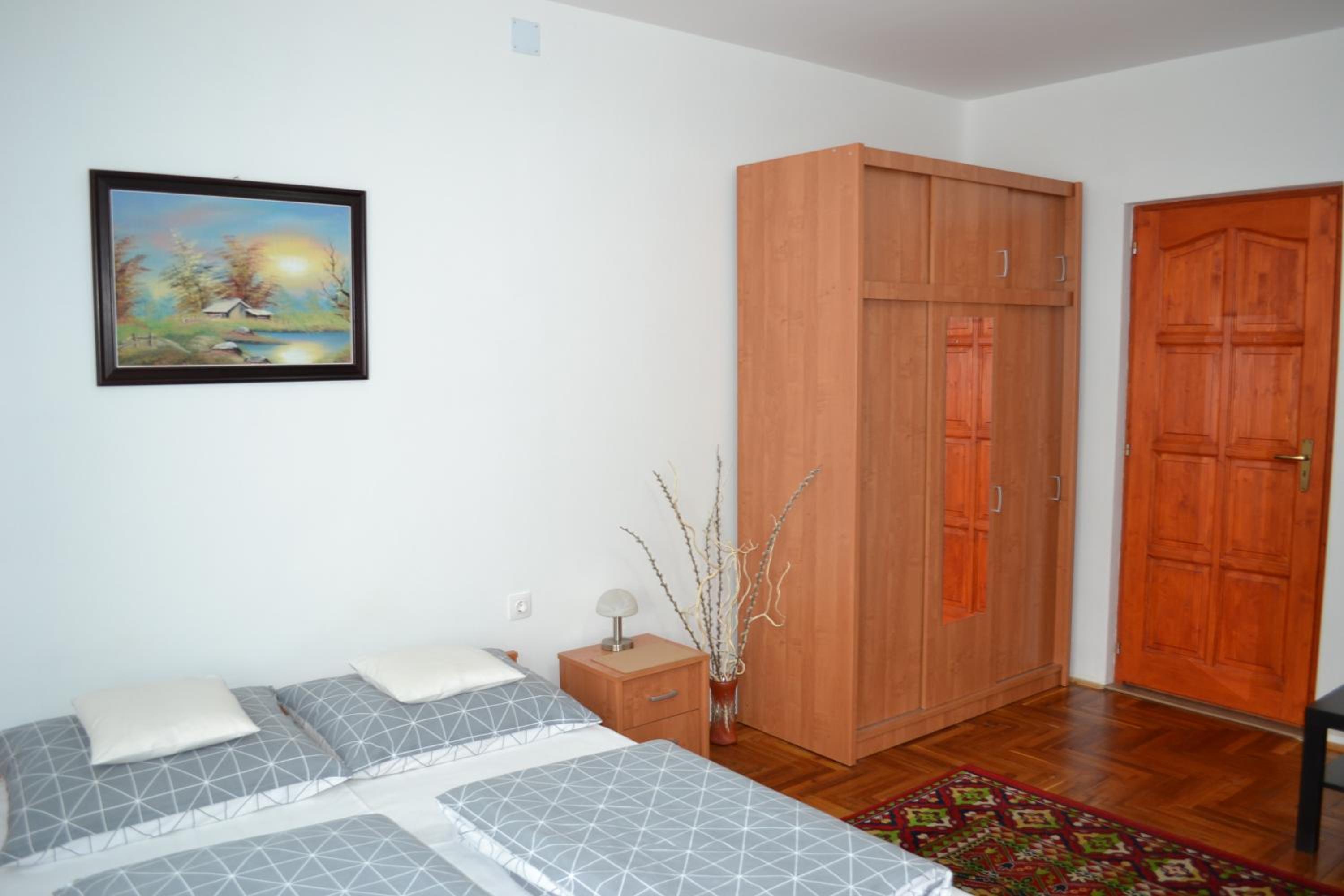 One-Bedroom Apartment photo 3