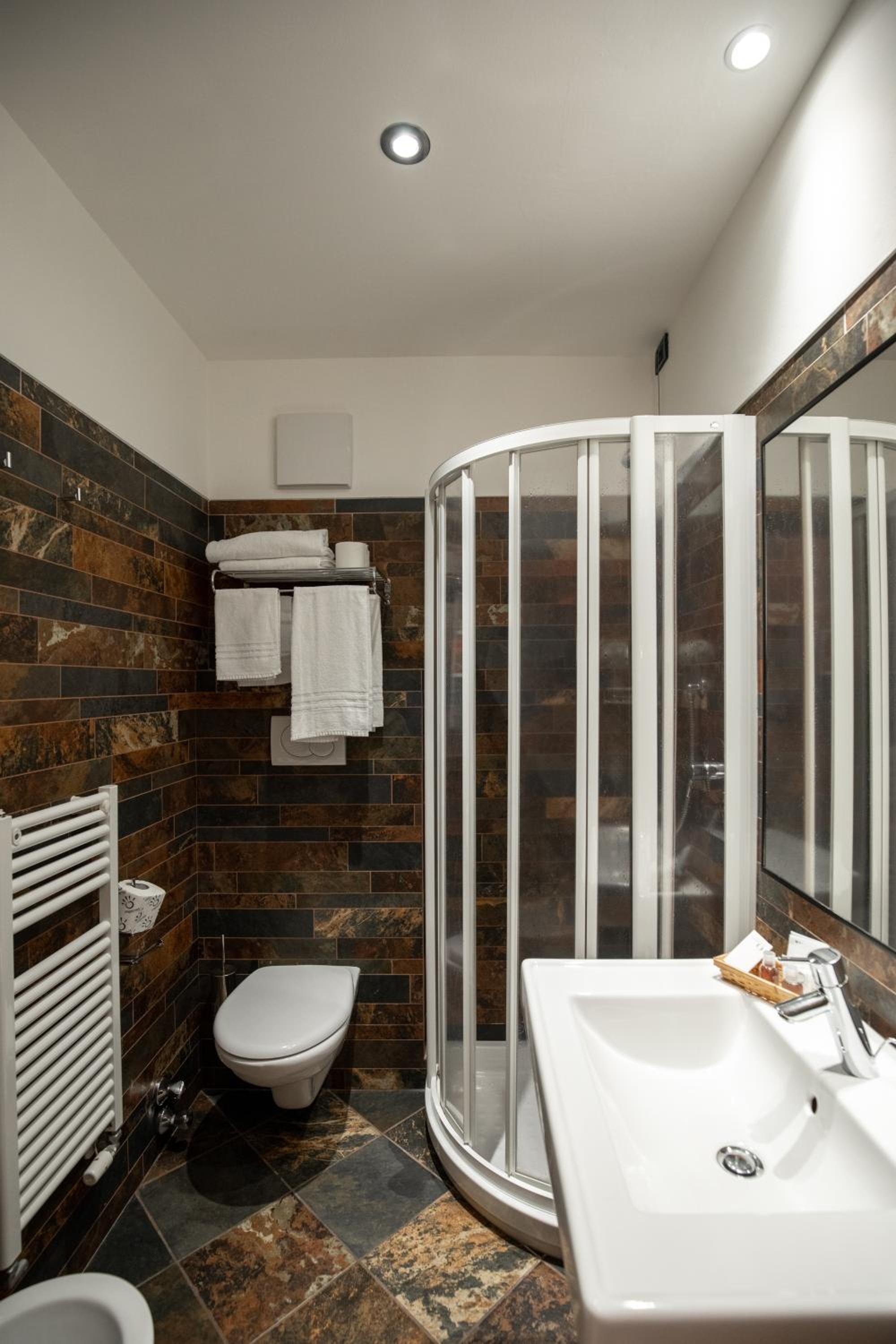 Superior Double or Twin Room - Photo 2