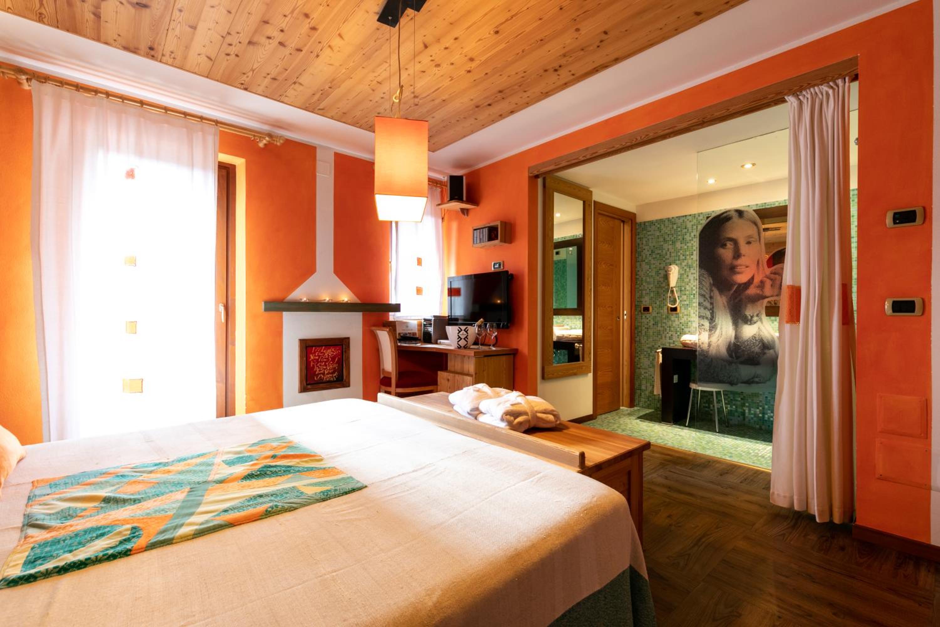 Deluxe Double or Twin Room