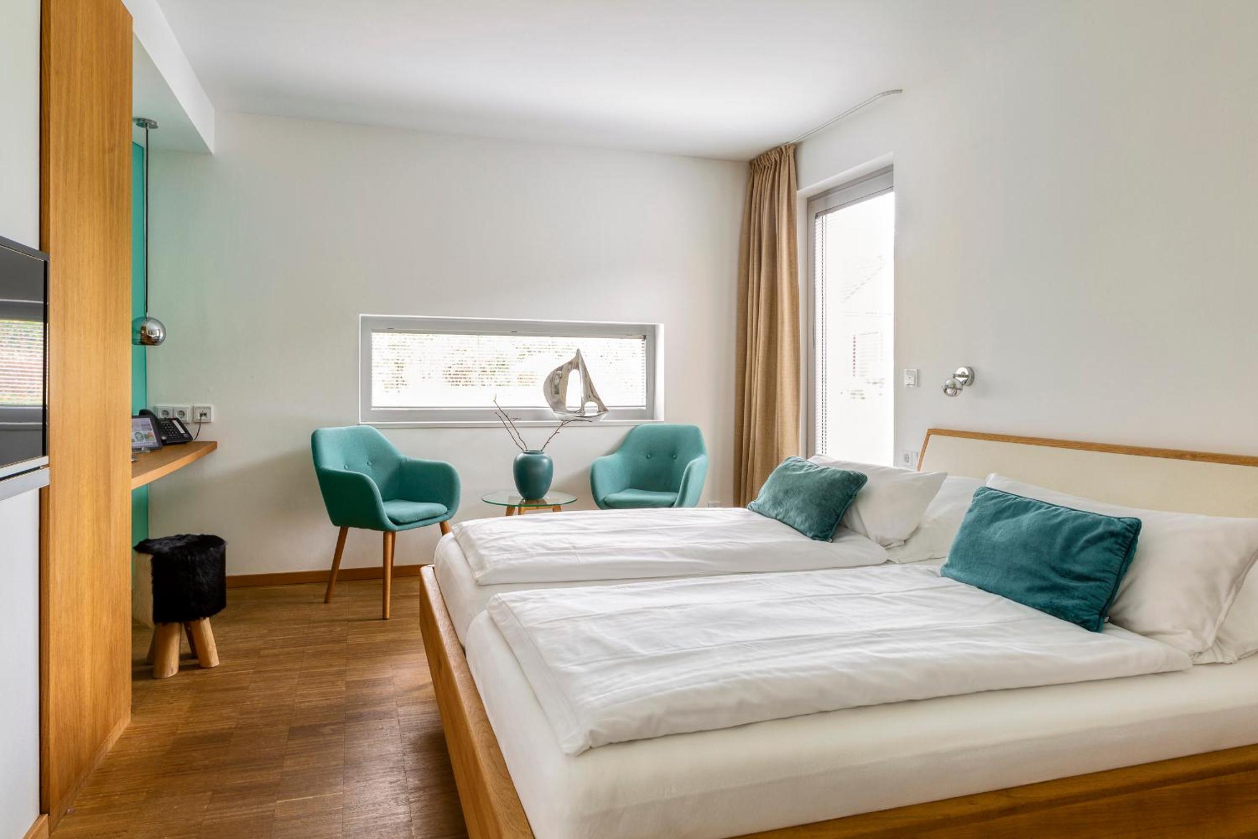 Double Room + - Photo 2